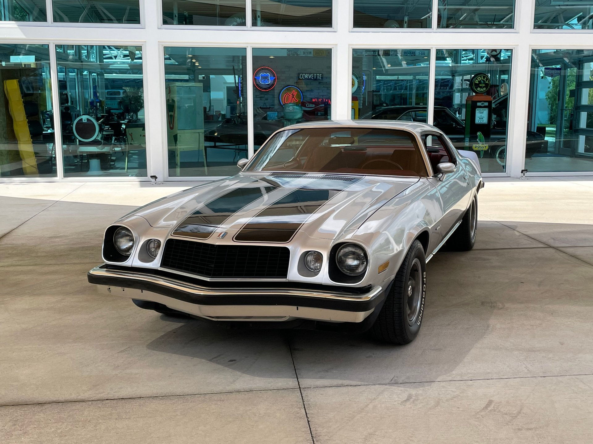 Wallpaper #GmfDBZMBSpphPi3-yr5s339 1977 Chevrolet Camaro American Muscle Carz