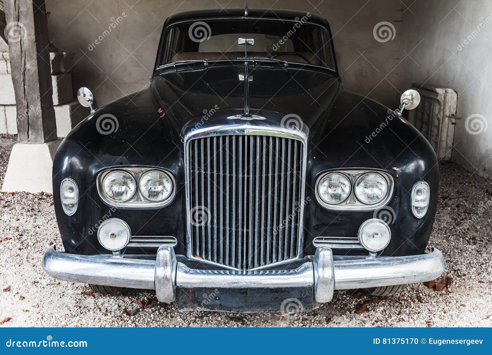 Wallpaper #B2gyGJMBSpphPi3--RJS124 Old Black Bentley S3 Saloon Car Editorial Image Image of Chenonceau