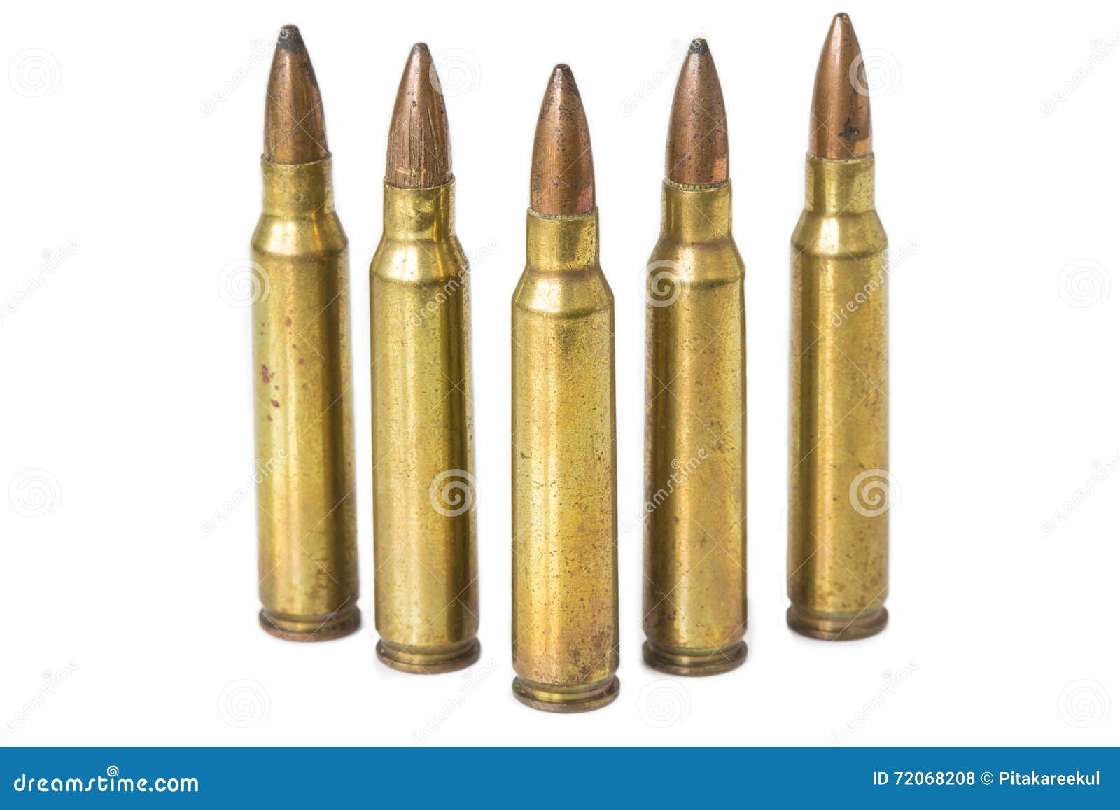 Wallpaper #b-oQVZMBlwTYPL18Ngxz334 Old Rifle Bullet Isolated on White Background with Selective Focus