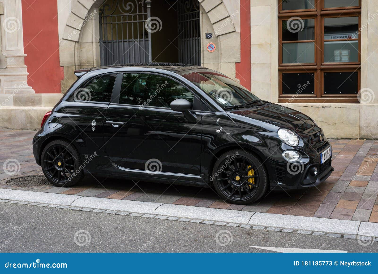 Wallpaper #a819a Front View of Black Fiat 500 Abarth Parked in the Street Editorial