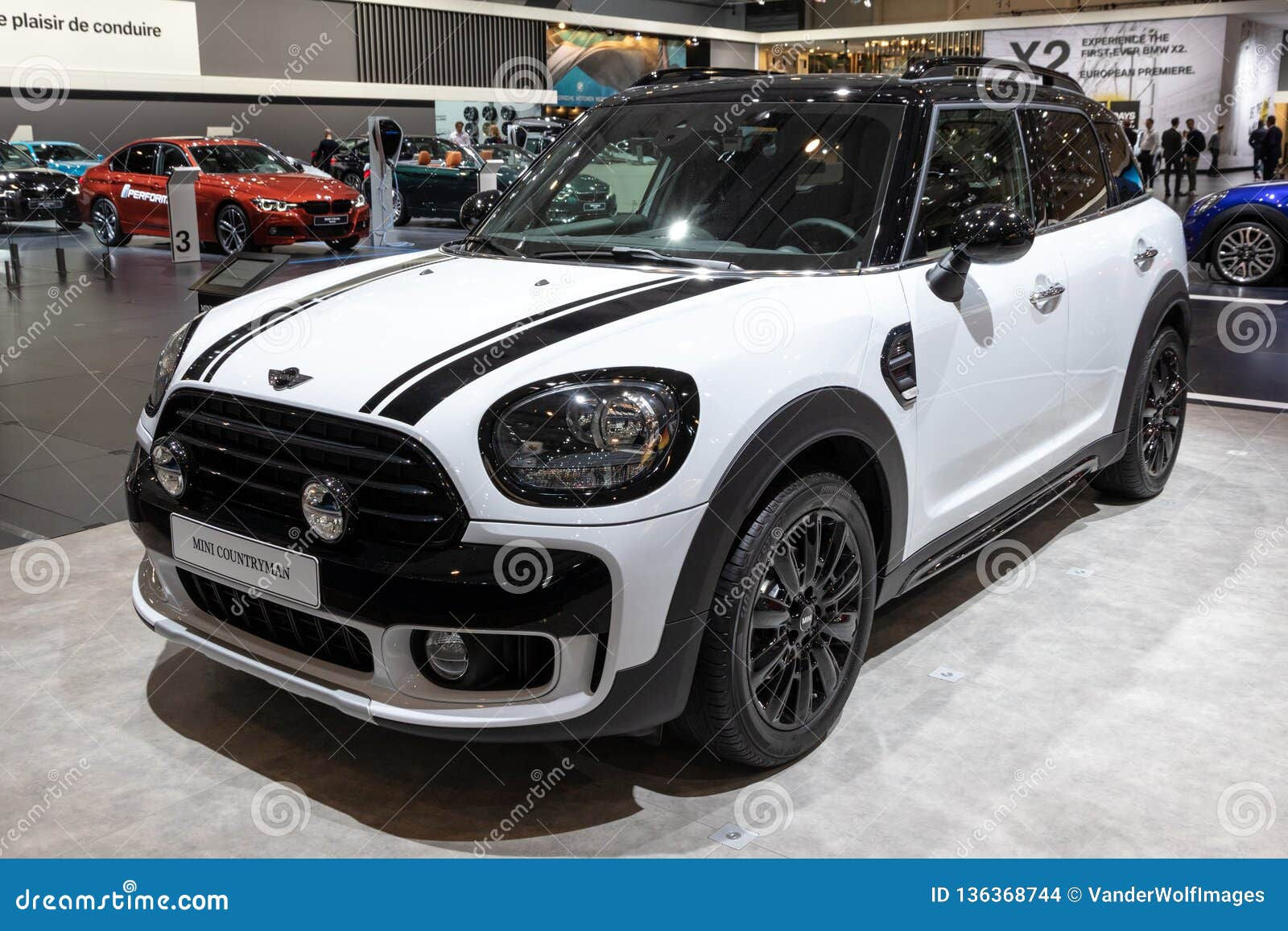 Wallpaper #GGen-ZIBSpphPi3--I45141 Mini Cooper Mini Countryman Subcompact Crossover SUV Car Editorial