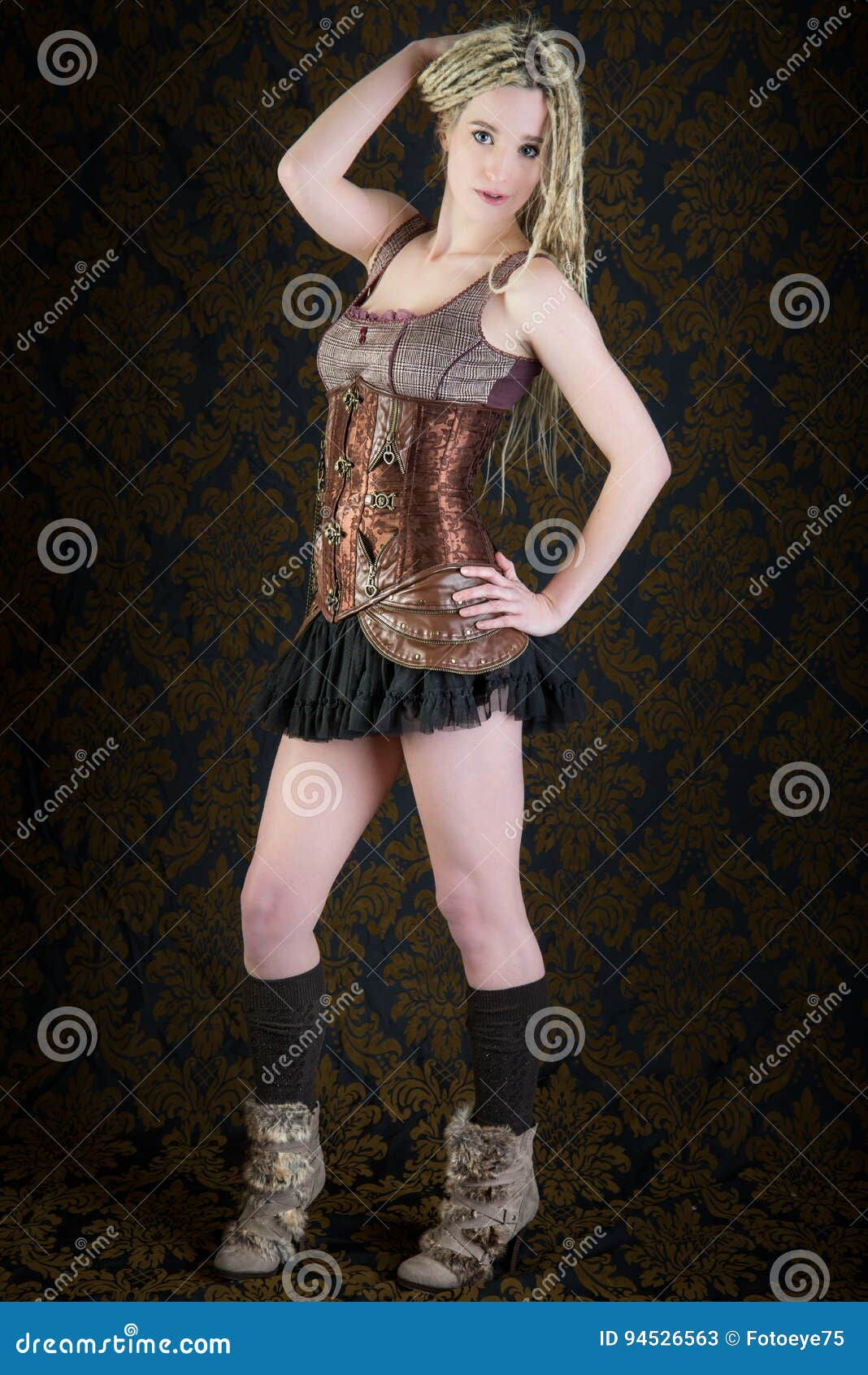 Wallpaper #1WhoJJMBSpphPi3-ETjA17 Modelo Louro Do Steampunk Dos Dreadlocks Da Menina Sexy Imagem De