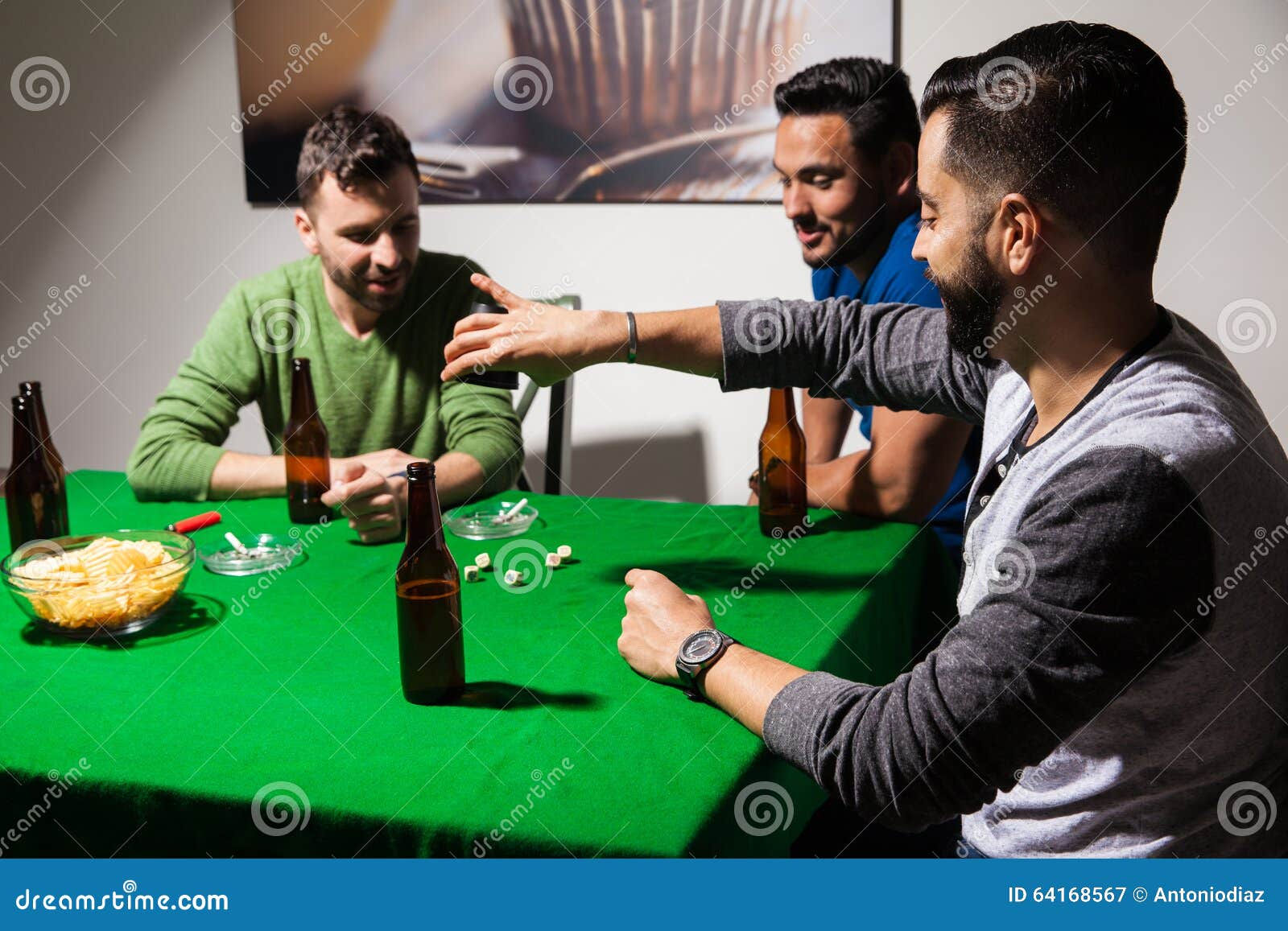 Wallpaper #g2zNKZMBMyCOpUSXDRRd215 Men Playing Dice and Drinking Beer Stock Image Image of Hanging