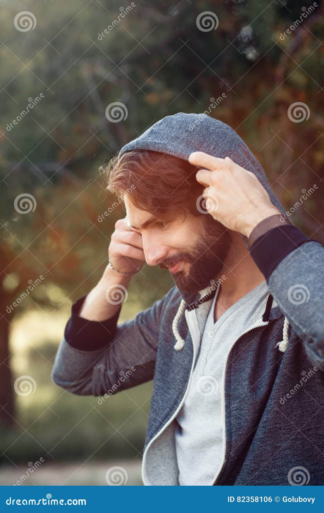 Wallpaper #fULzPJMBOBpx0NhmUcKW328 Man Wearing Coat Hood on Head Side View Stock Photo Image of Green