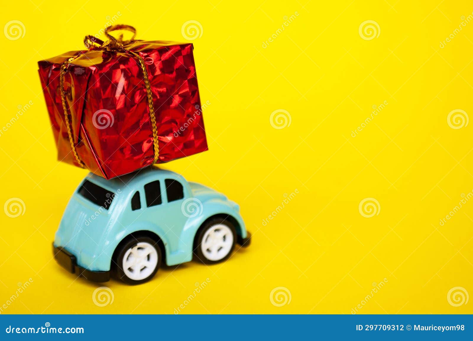 Wallpaper #uPu7hJcBx-Hc5Y20Wq__153 Toy Car Carry Present with Customizable Space for Text Stock Photo