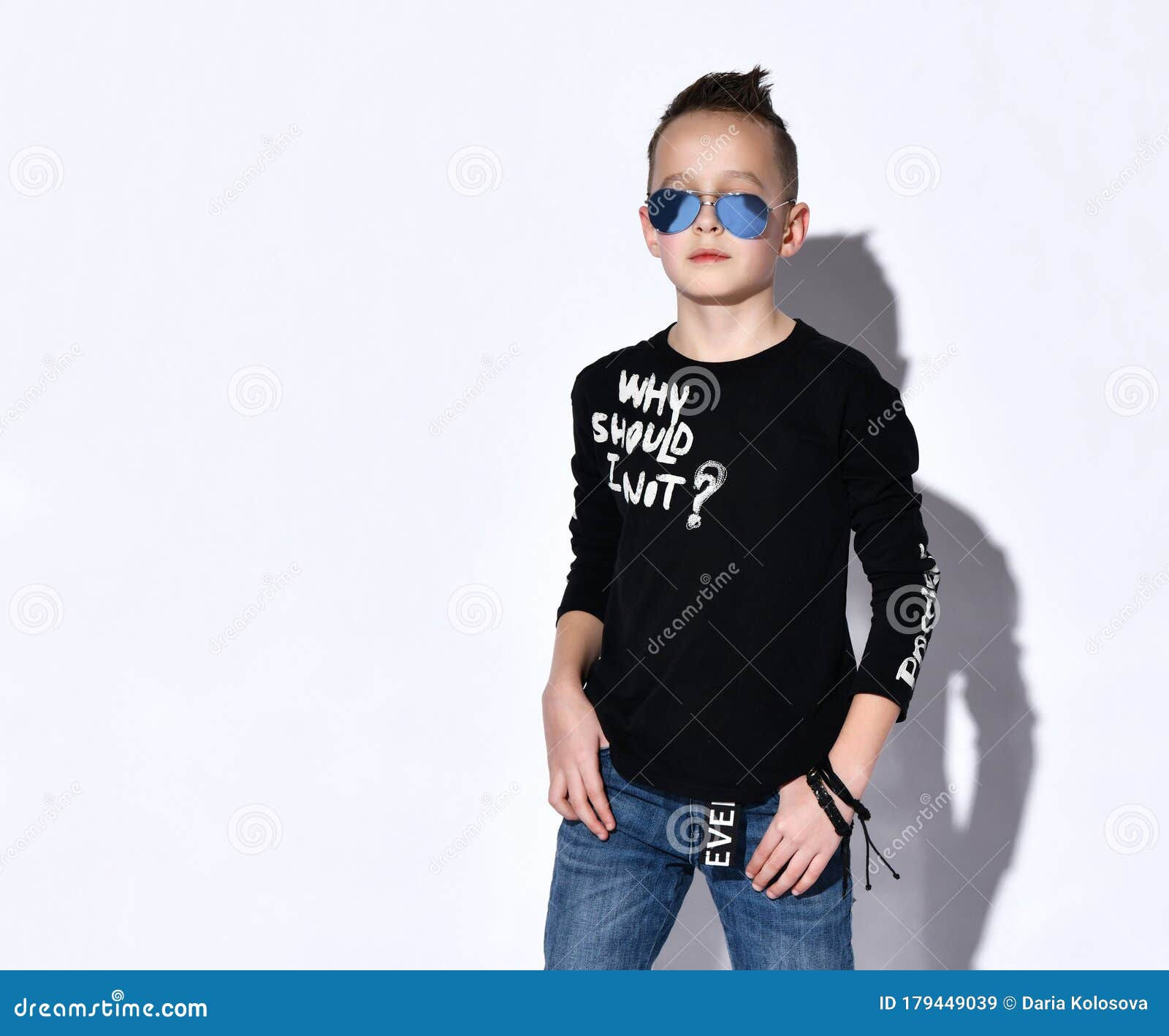 Wallpaper #oPRpOpMBKFX8bn3ru3gp115 Teenage Kid in Sunglasses and Black Jumper with Inscriptions Blue