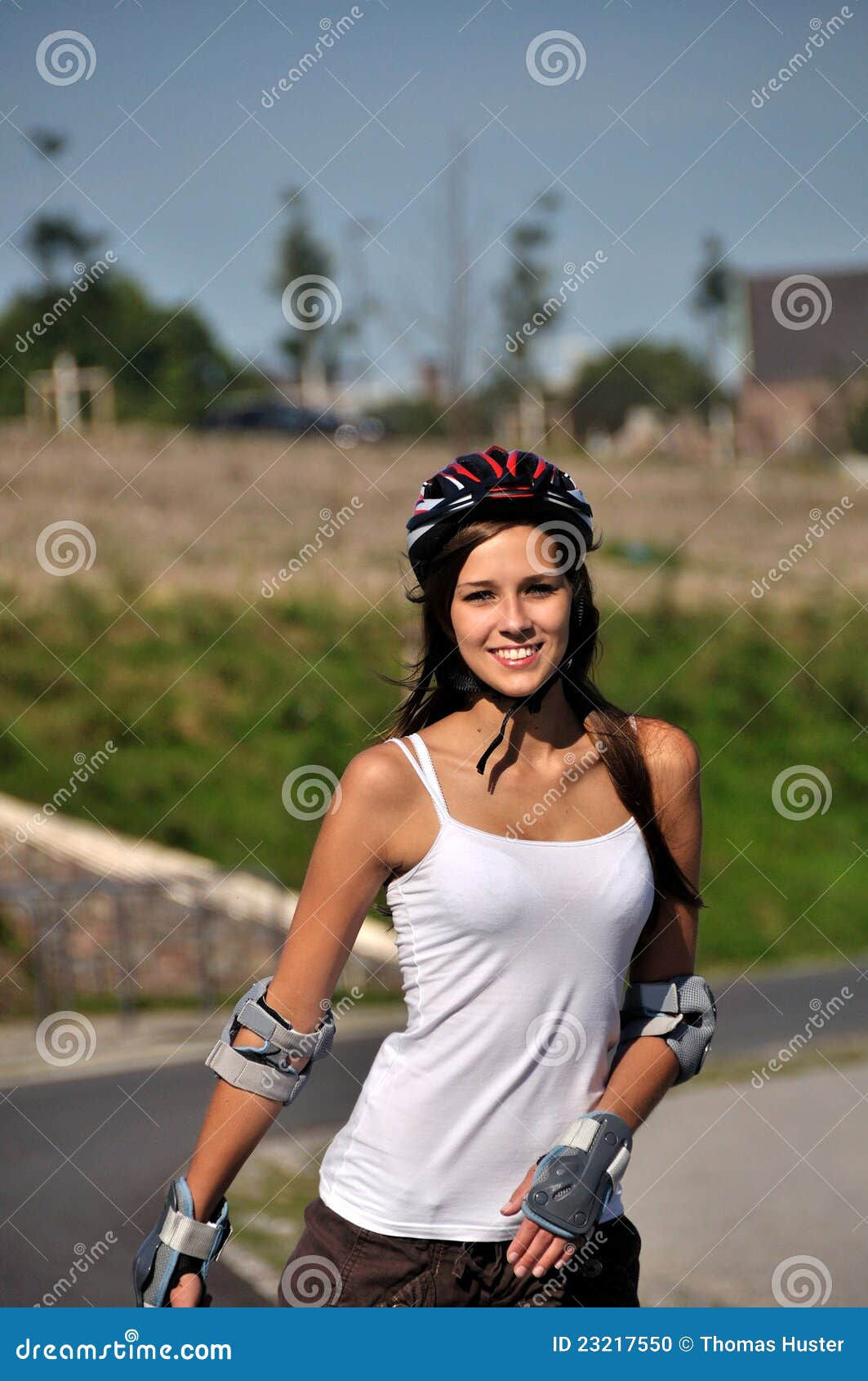 Wallpaper #b2f3AJMBSpphPi3-Jah-133 Het Model Heeft Pret Met Zomer Sport Stock Foto Image of Lachen