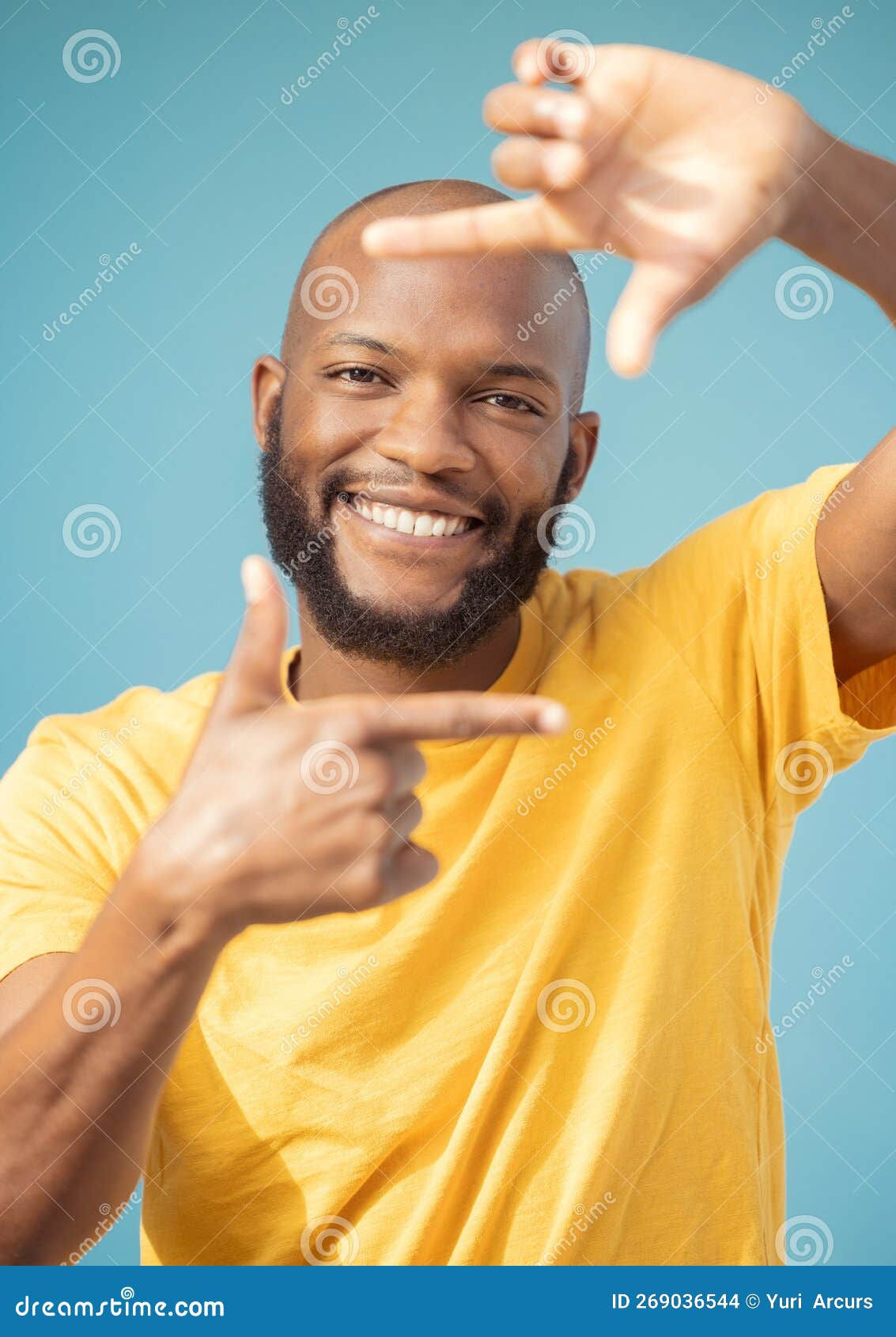 Wallpaper #IWf6_JIBSpphPi3-lZoB138 Hands Frame and Portrait of Black Man on Blue Background for Profile