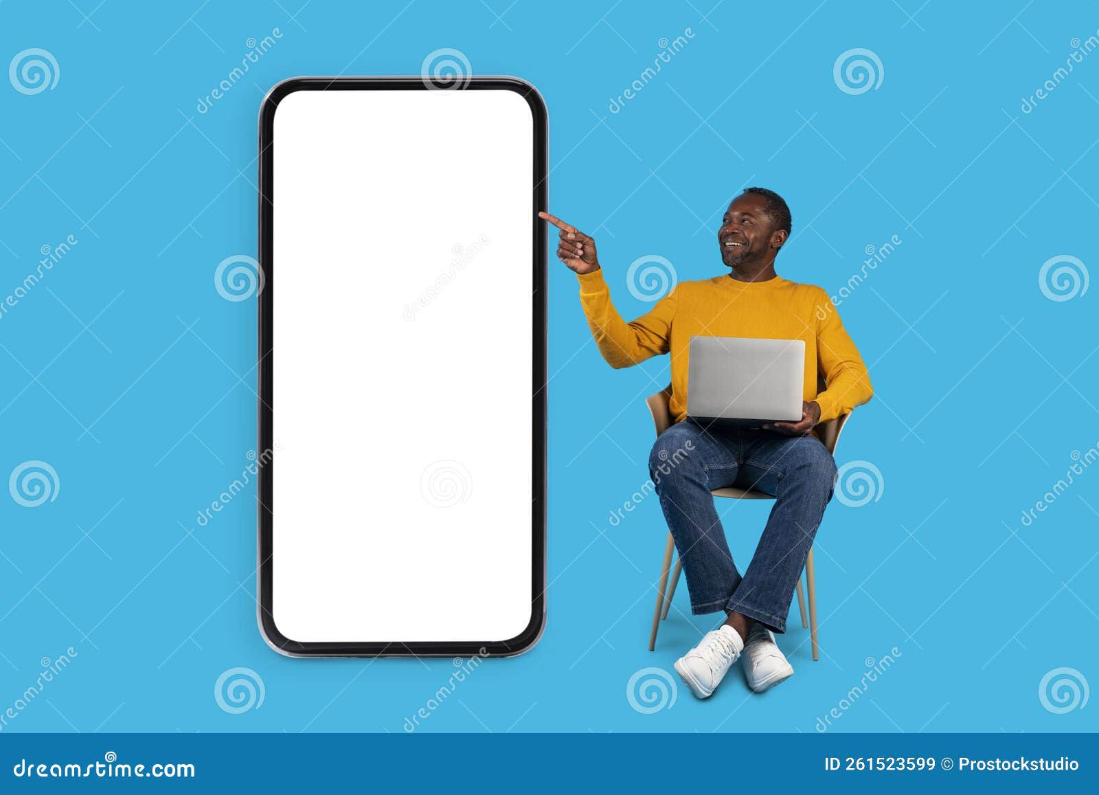 Wallpaper #IWf6_JIBSpphPi3-lZoB304 Happy Black Man Freelancer Using Computer Pointing at Smartphone