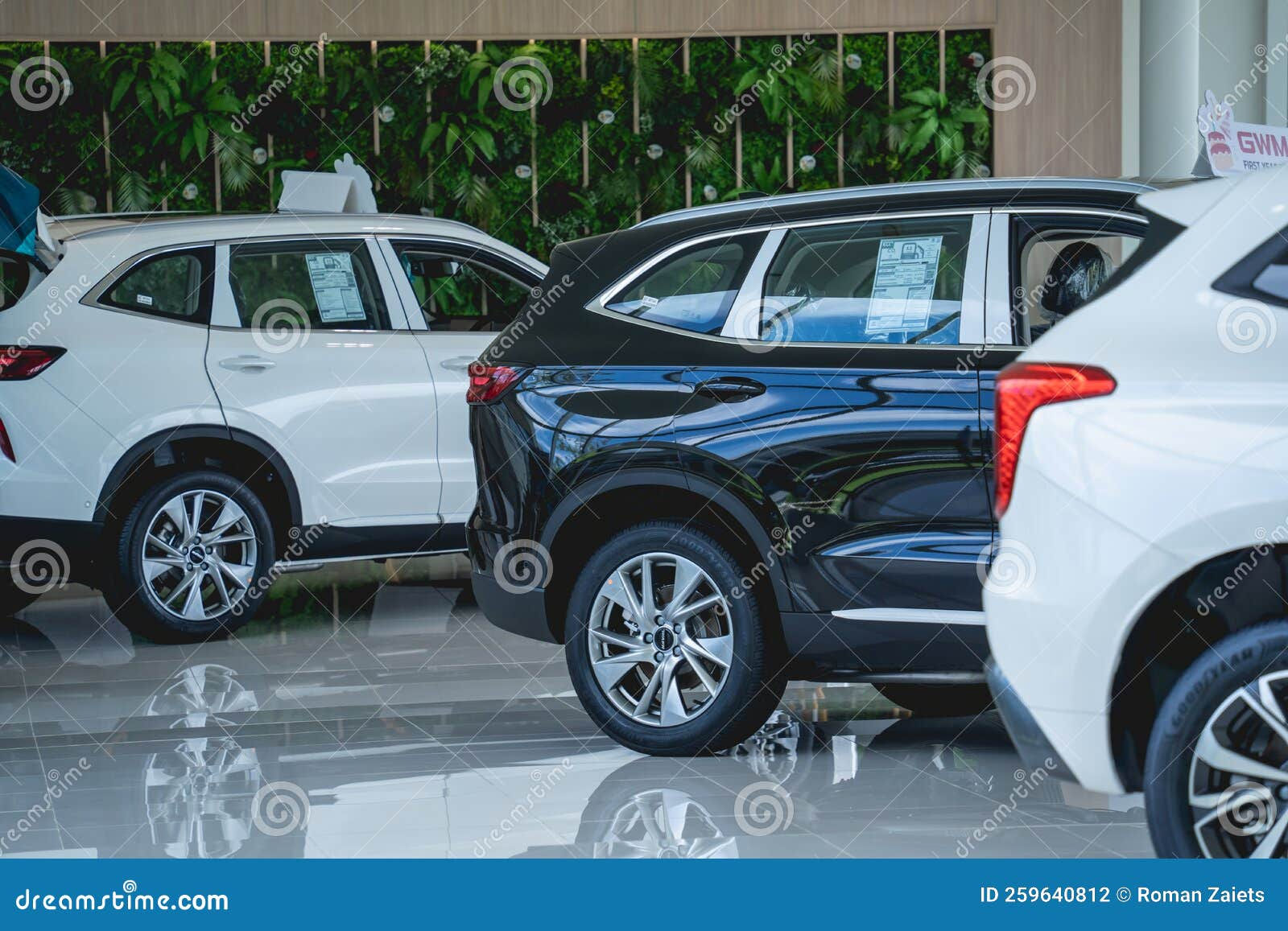 Wallpaper #JR3OK5MBlOZrFDOkKslm188 Phuket Thailand August 09 2022 Cars in Showroom of Dealership