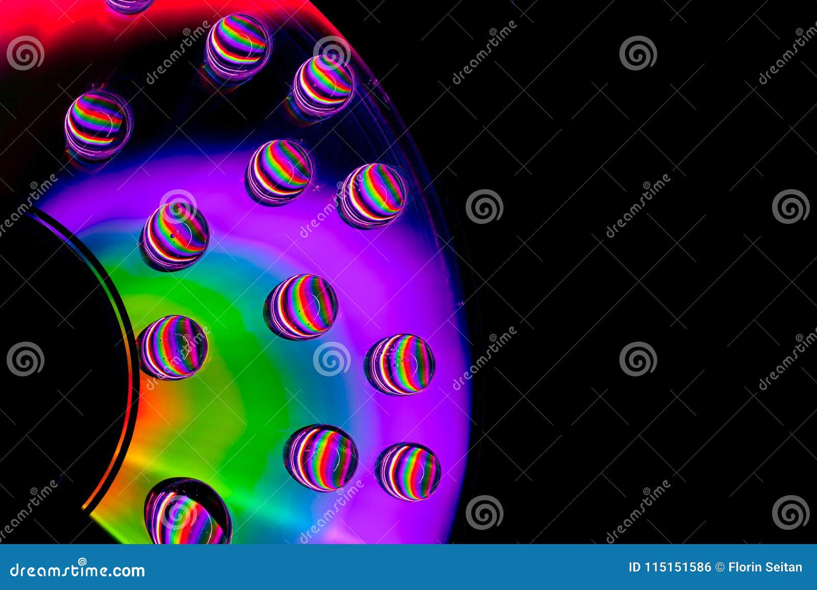 Wallpaper #4ECqL5MBJhL2WPbaub3L332 Patterns of Light and Color Created by Water Drops Refracting Light