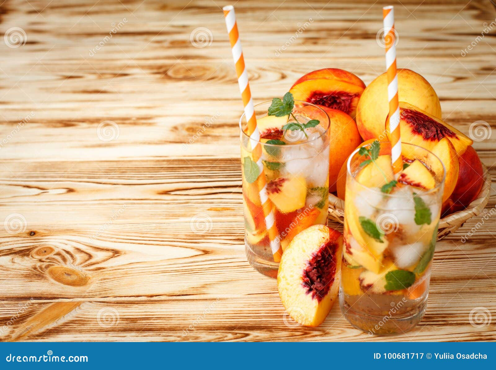 Wallpaper #4WcM6pIBSpphPi3-bkQ1256 Peach Lemonade with Ice and Mint Leaves Homemade Lemonade of Ripe