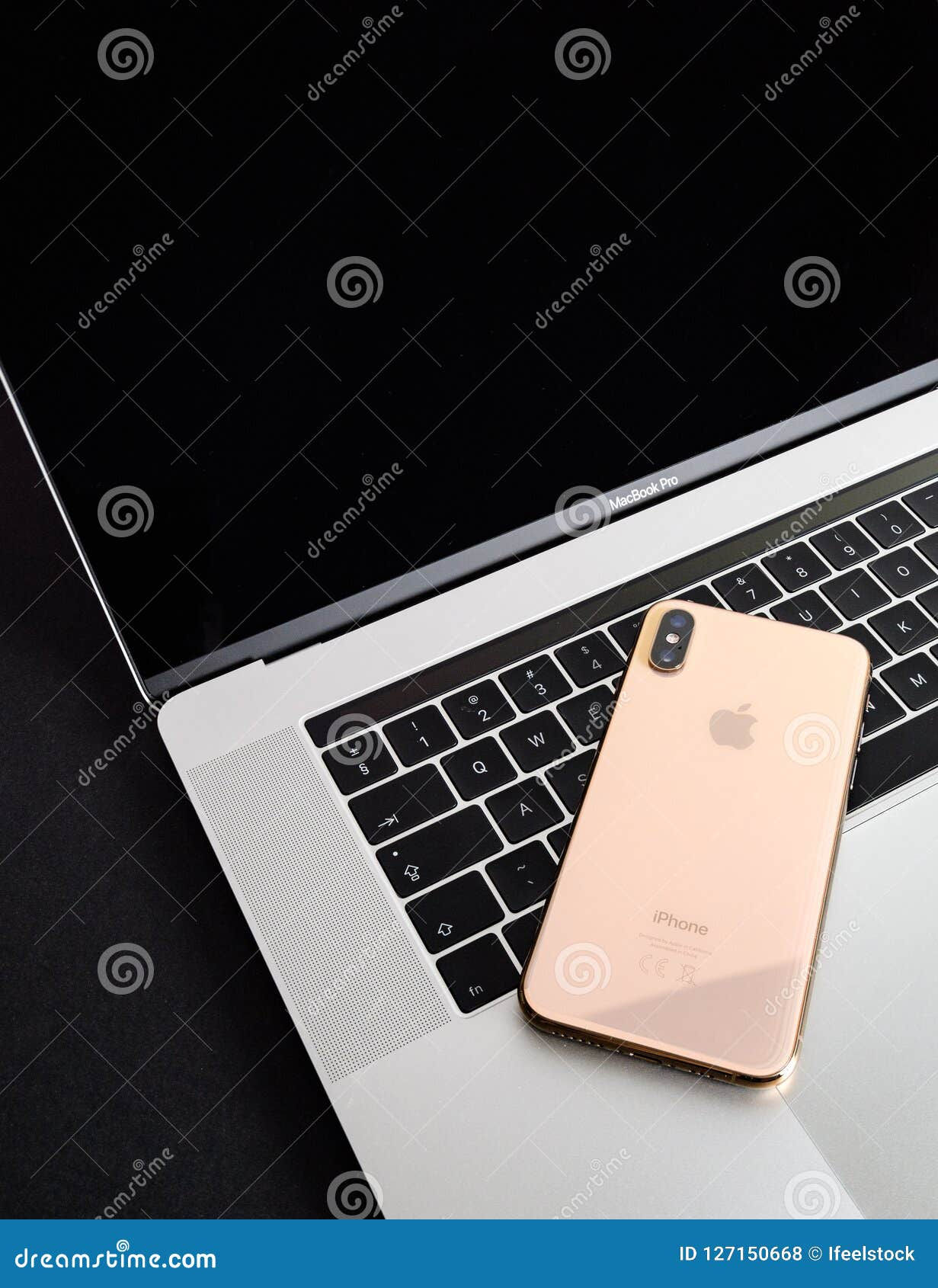 Wallpaper #vWds8ZIBSpphPi3-YWuR171 Apple iPhone Xs Max Gold Silver Smartphone Editorial Stock Photo