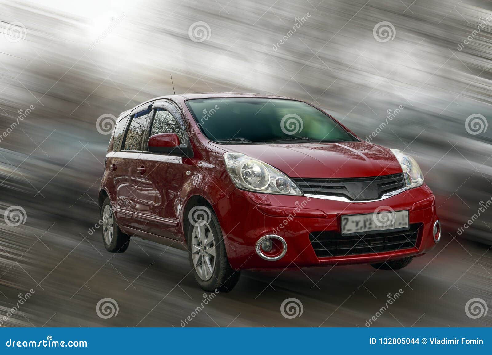 Wallpaper #9EK8PZMBOBpx0NhmxMUj49 Nissan Red Car Stock Photo Image of Light Motion 132805044