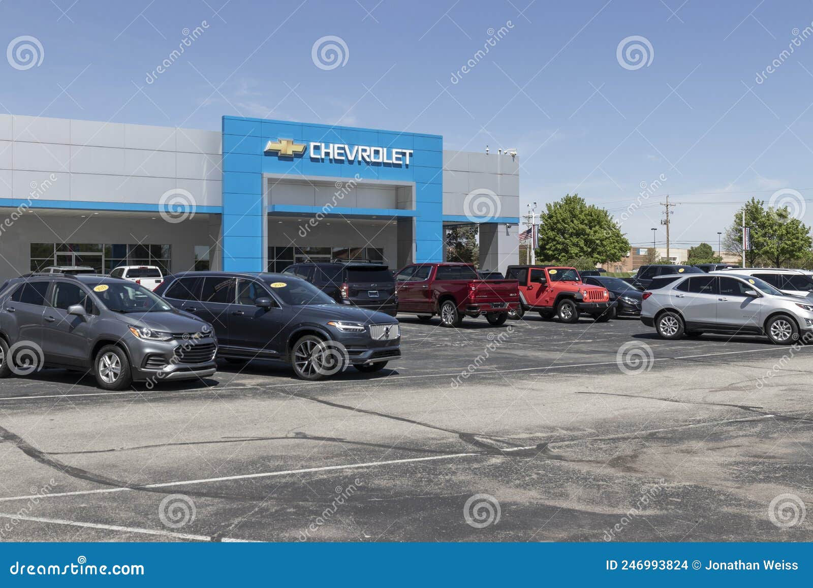 Wallpaper #eEJcPZMBOBpx0NhmC8Qt66 Used Car Display at a Chevrolet Dealership with Supply Issues Chevy