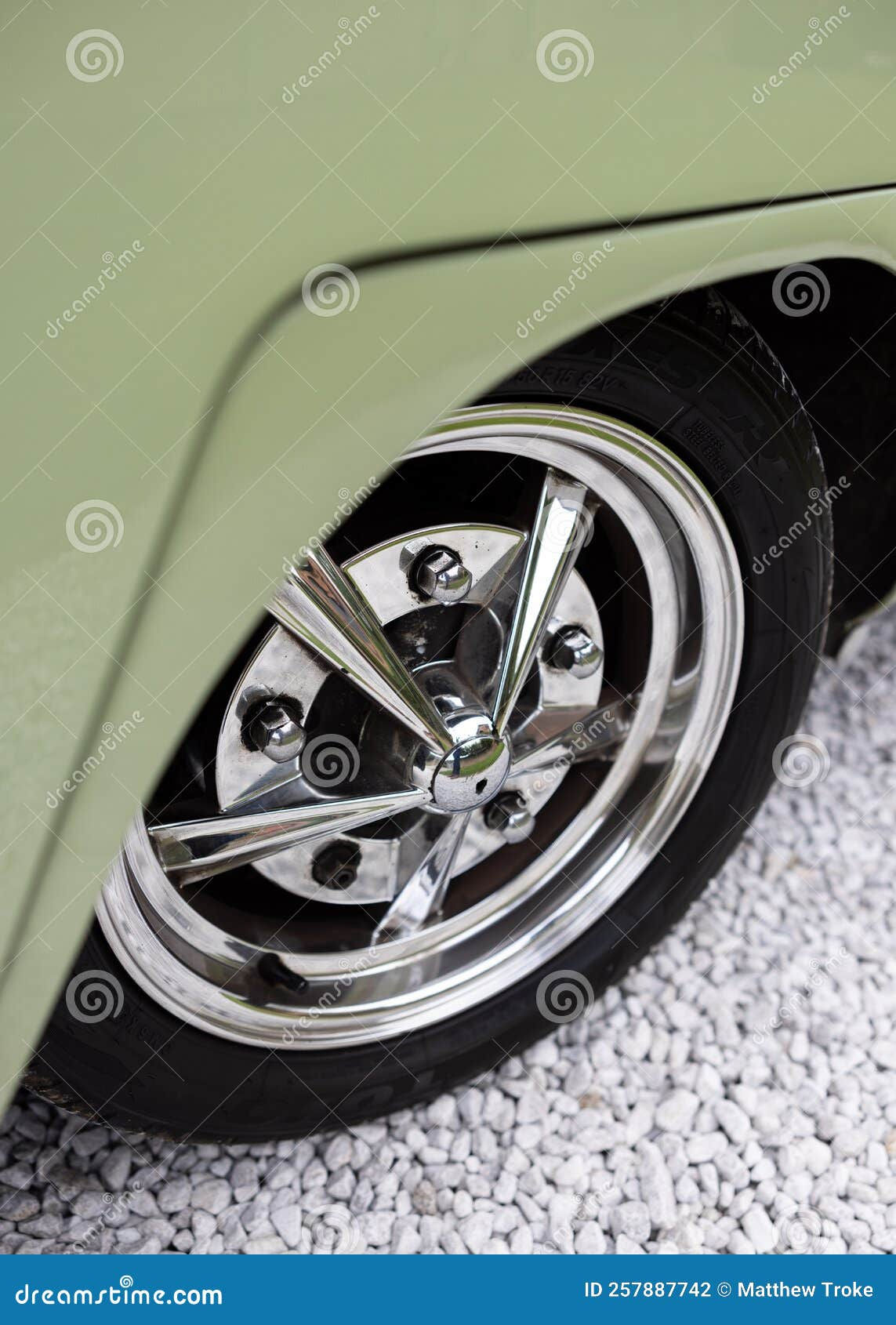 Wallpaper #L2fW-JIBSpphPi3-24sl249 Vintage Classic Retro Car Close Up of Chrome Wheel Stock Photo Image