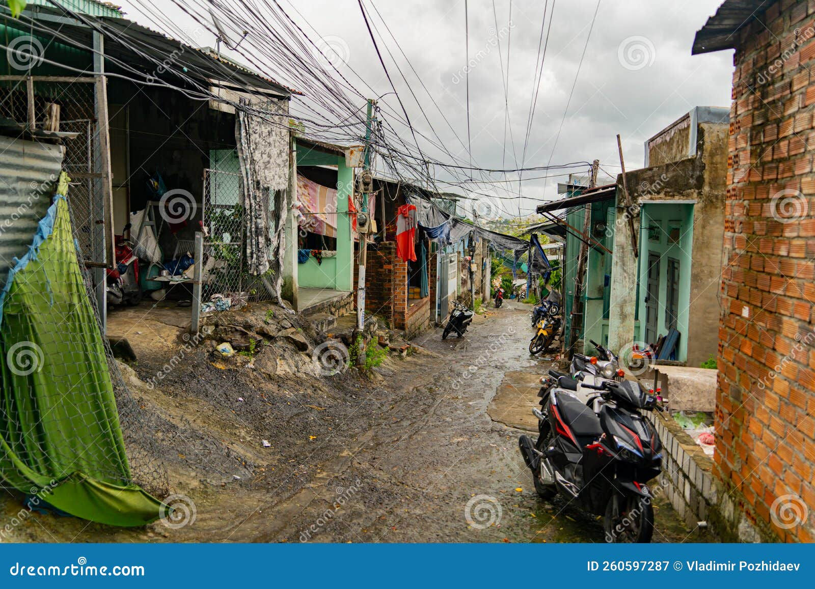Wallpaper #ikKUPZMBOBpx0NhmOcXr274 Vietnamese Slums Stock Image Image of Slum Vietnam 260597287