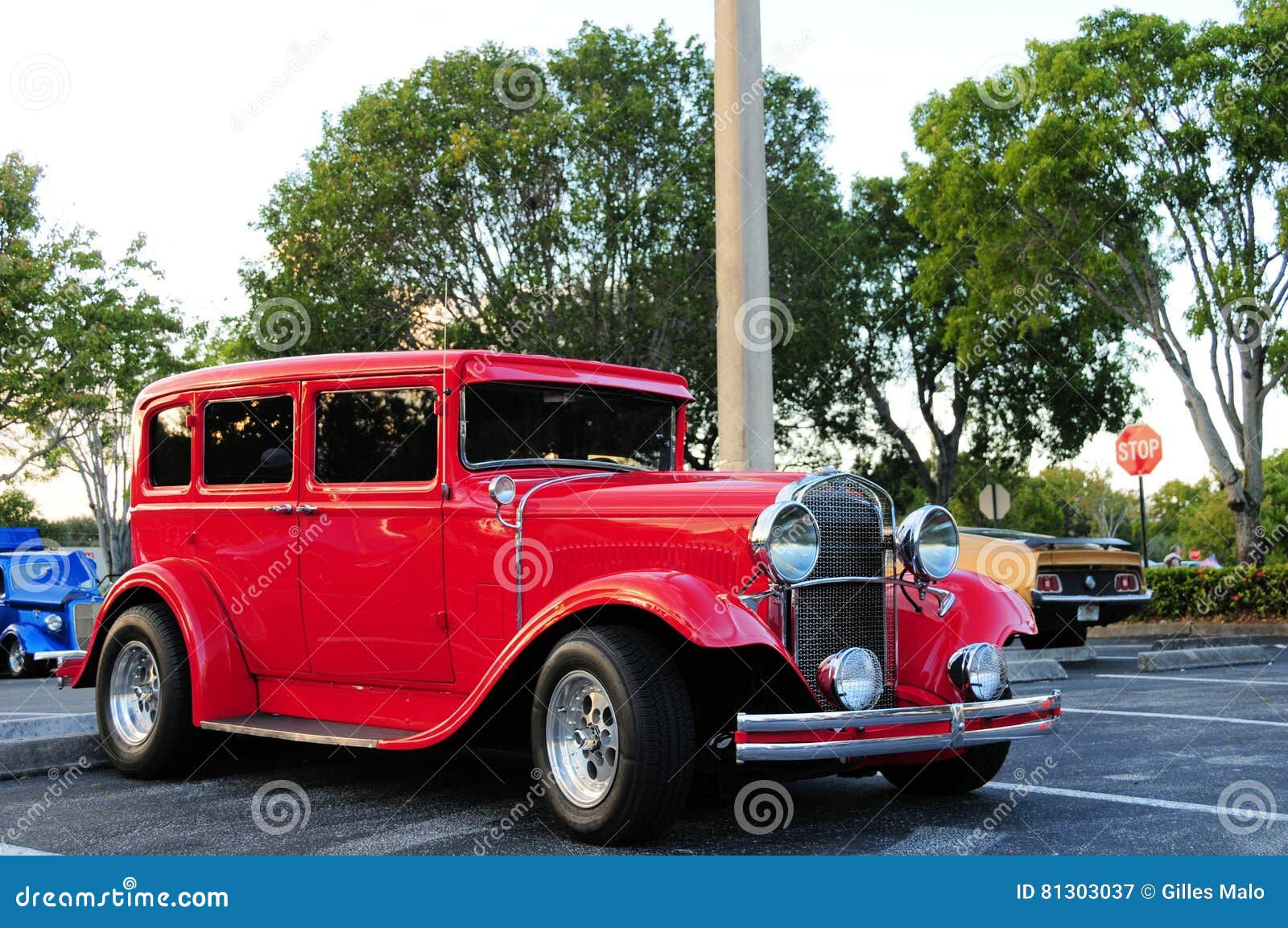 Wallpaper #kWidIpMBSpphPi3-uDN4225 Vintage Car Right Front Side View Stock Image Image of Lights