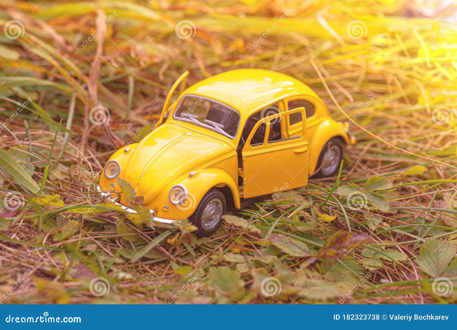 Wallpaper #rWgUHJMBSpphPi3-8SFd228 Izhevsk Russia September 14 2019 Retro Car Toy in Autumn Forest