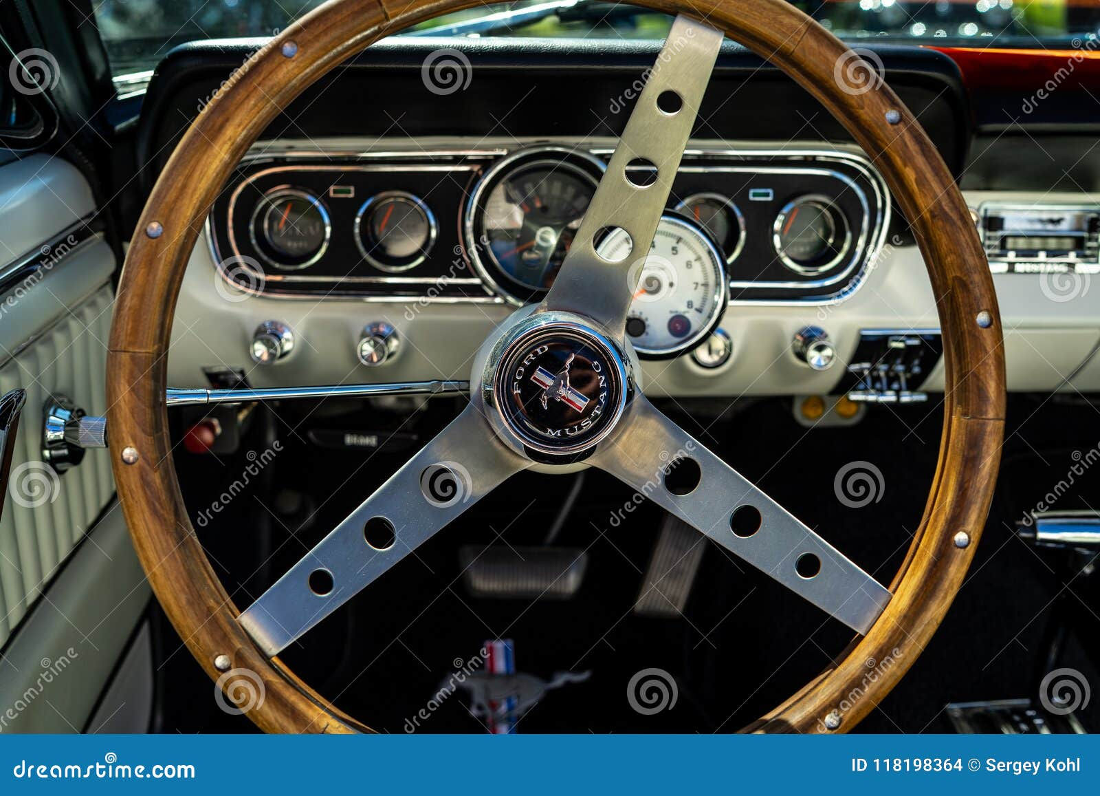 Wallpaper #vQNOZpMBpyOg8YnEcNog130 Interior of the Muscle Car Ford Mustang First Generation Editorial