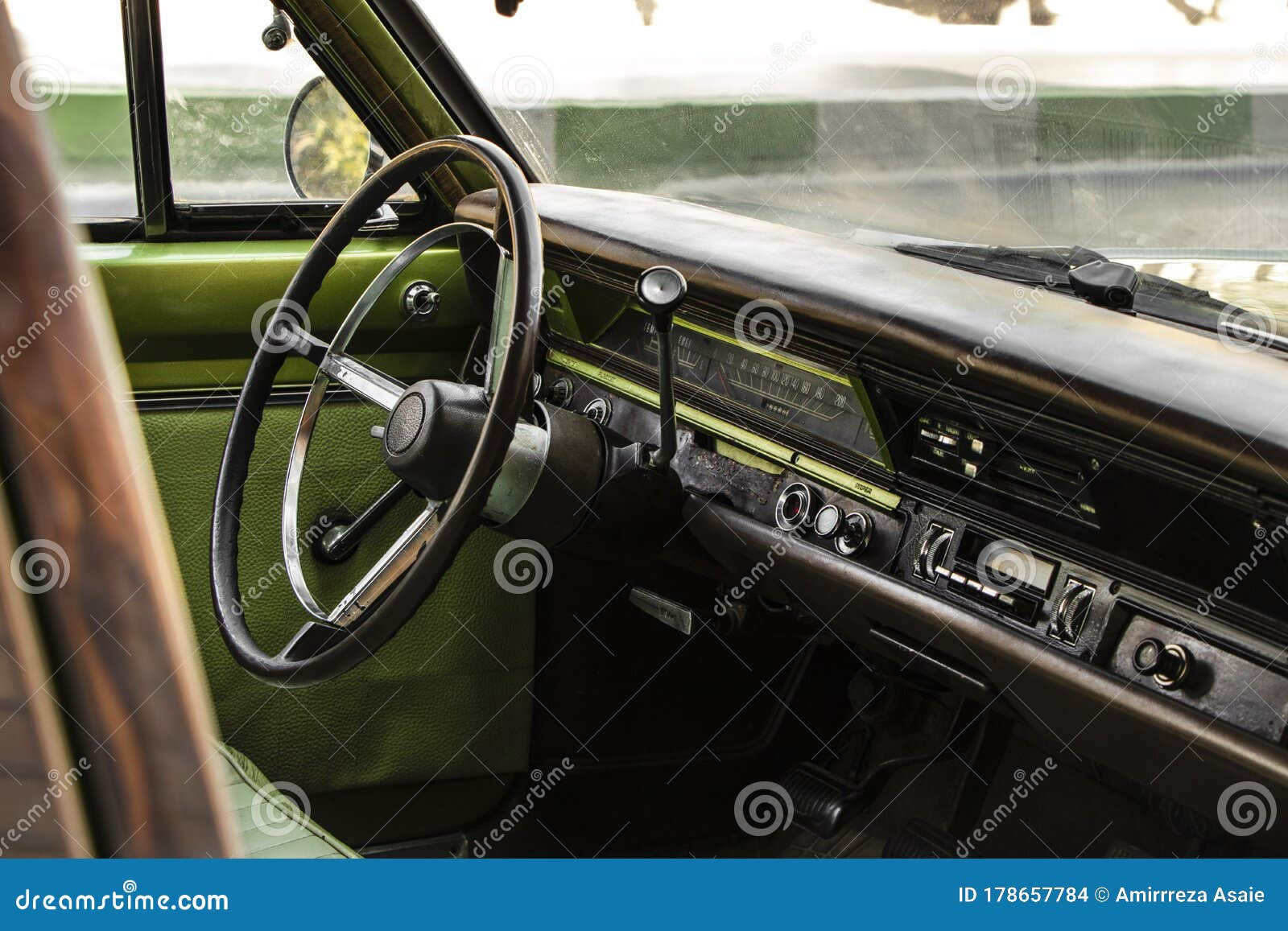 Wallpaper #_Ge9BZMBSpphPi3-XL2Z74 Inside of American Polices Car at 1968 but Its Green Stock Photo