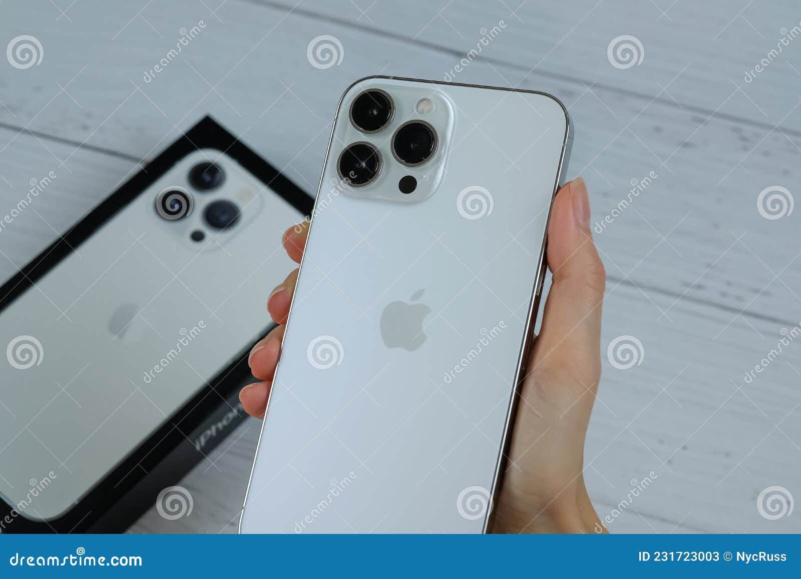 Wallpaper #t2ct55IBSpphPi3-NDZJ67 iPhone 13 Pro Max in Silver Editorial Stock Photo Image of Equipment