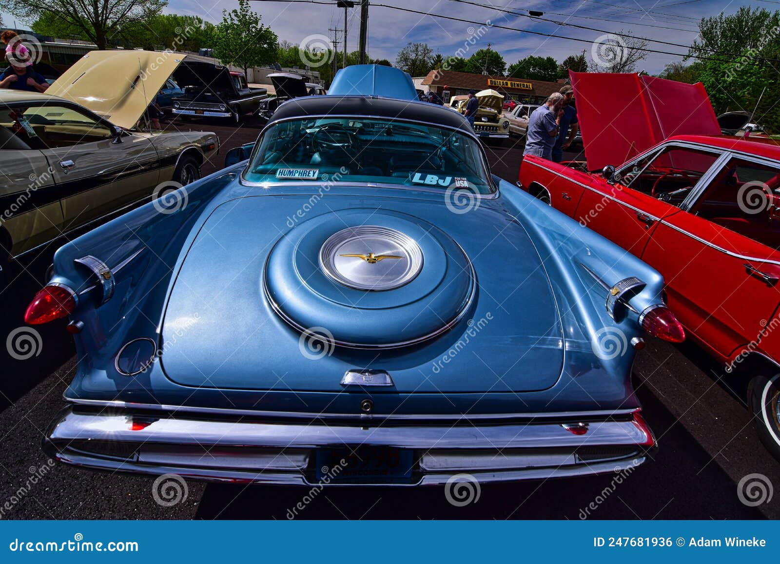 Wallpaper #-mfD-pIBSpphPi3-8JEf88 1959 Imperial Classic Car Rear End with Inset Spare Tire and Chrome