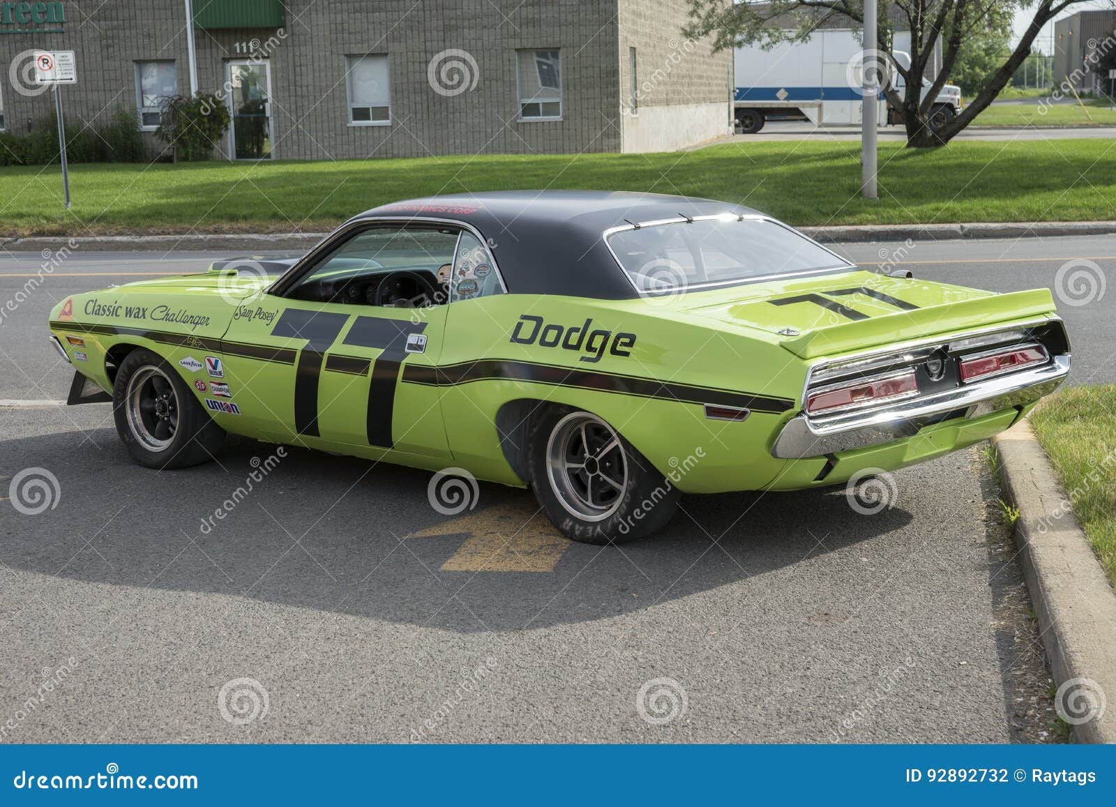 Wallpaper #omepDZMBSpphPi3-A-Z6246 Sam Posey Dodge Challenger Editorial Photography Image of Design