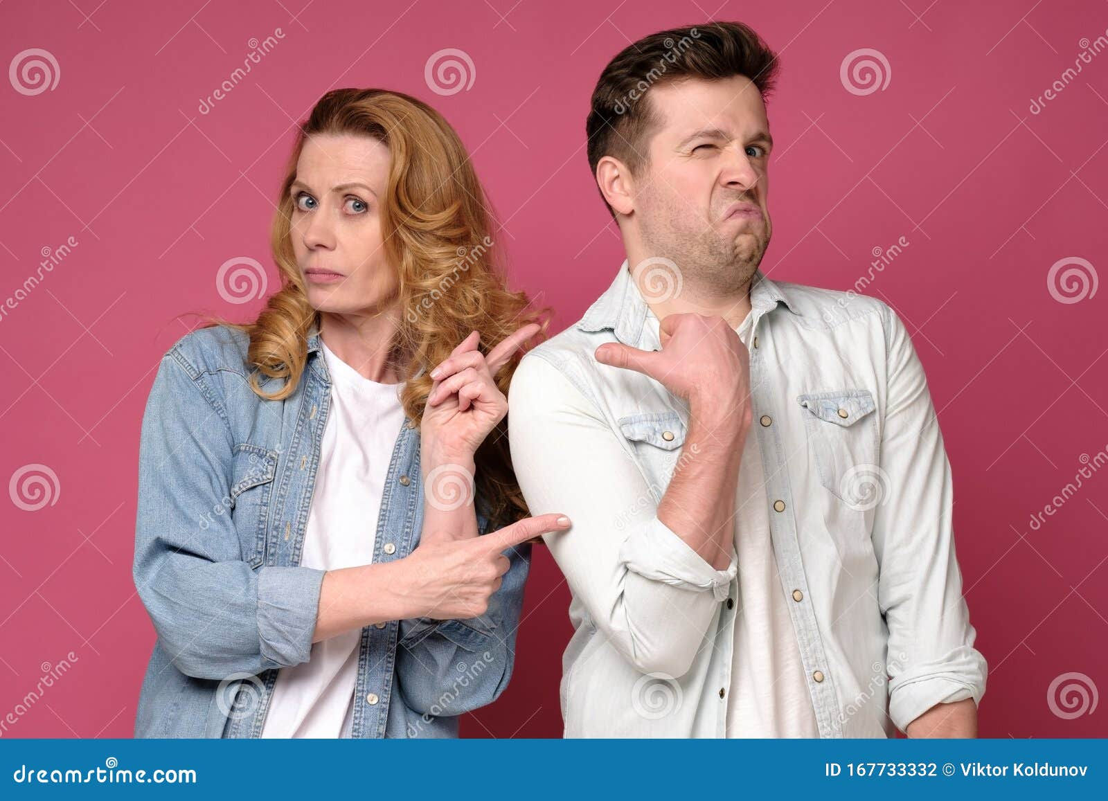 Wallpaper #1Gc0CJMBSpphPi3-gckF76 Stressed Man and Woman Sister and Brother Pointing with Finger at Each