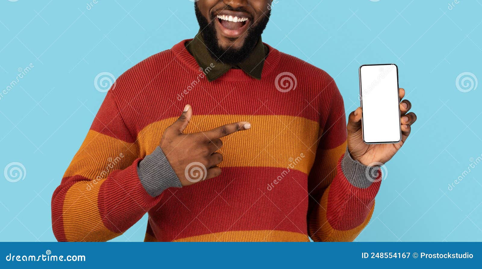 Wallpaper #IWf6_JIBSpphPi3-lZoB121 Smiling Black Man Pointing at Blank Cellphone with White Screen in Hand
