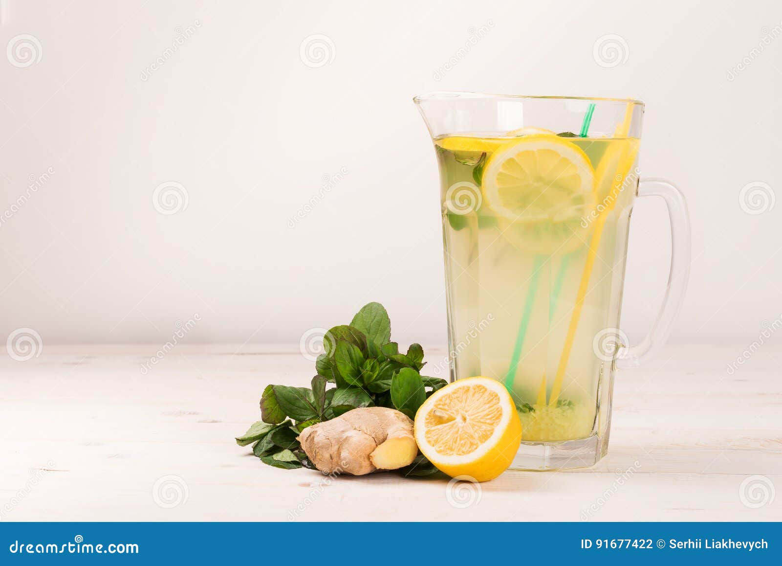 Wallpaper #GGfpAZMBSpphPi3-Wa1b59 Summer Fresh Lemonade from Lemons Mint and Ginger Detox Water Stock