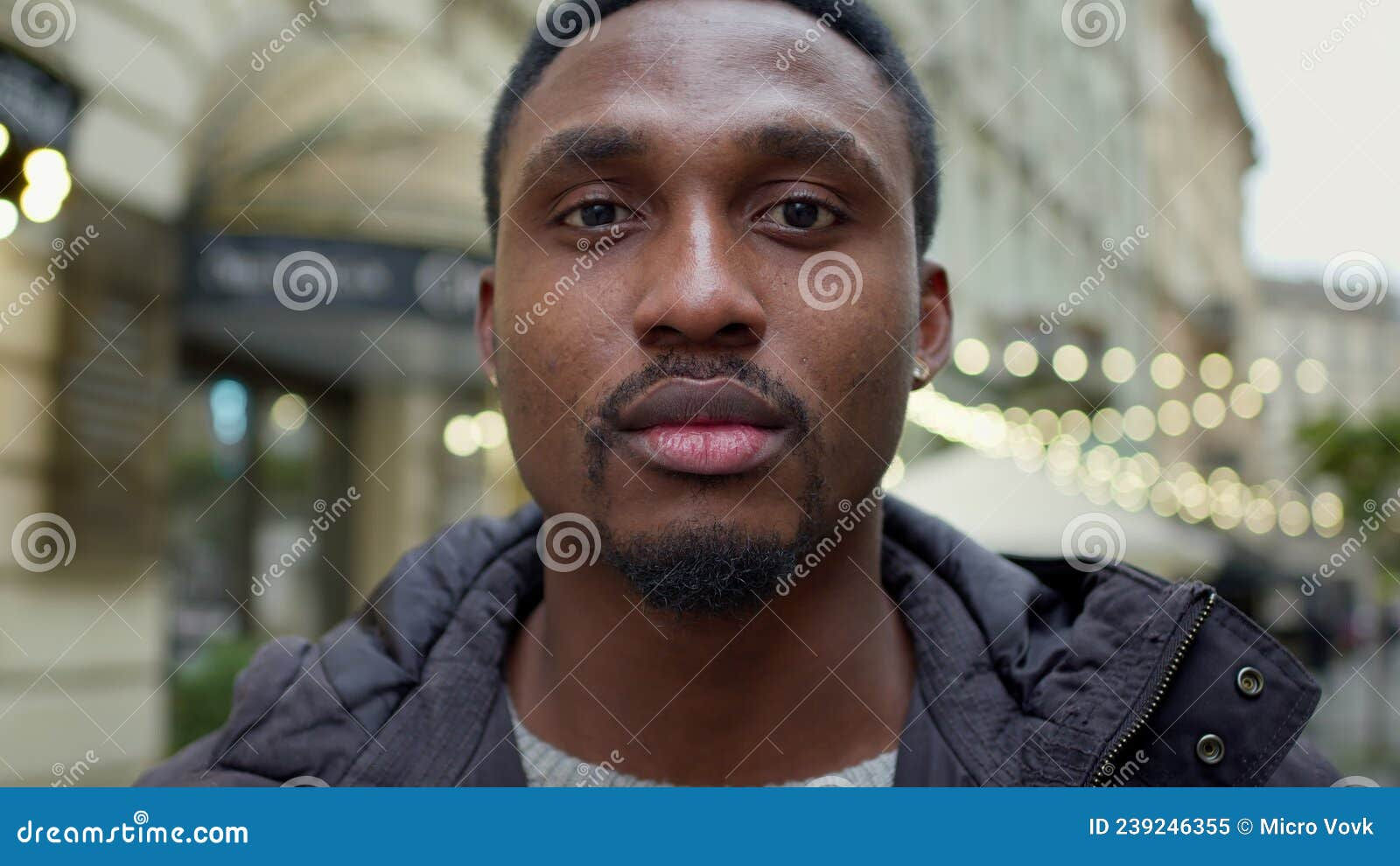 Wallpaper #IWf6_JIBSpphPi3-lZoB215 Serious Black Guy on the Street He Raises His Lowered Head Face Close