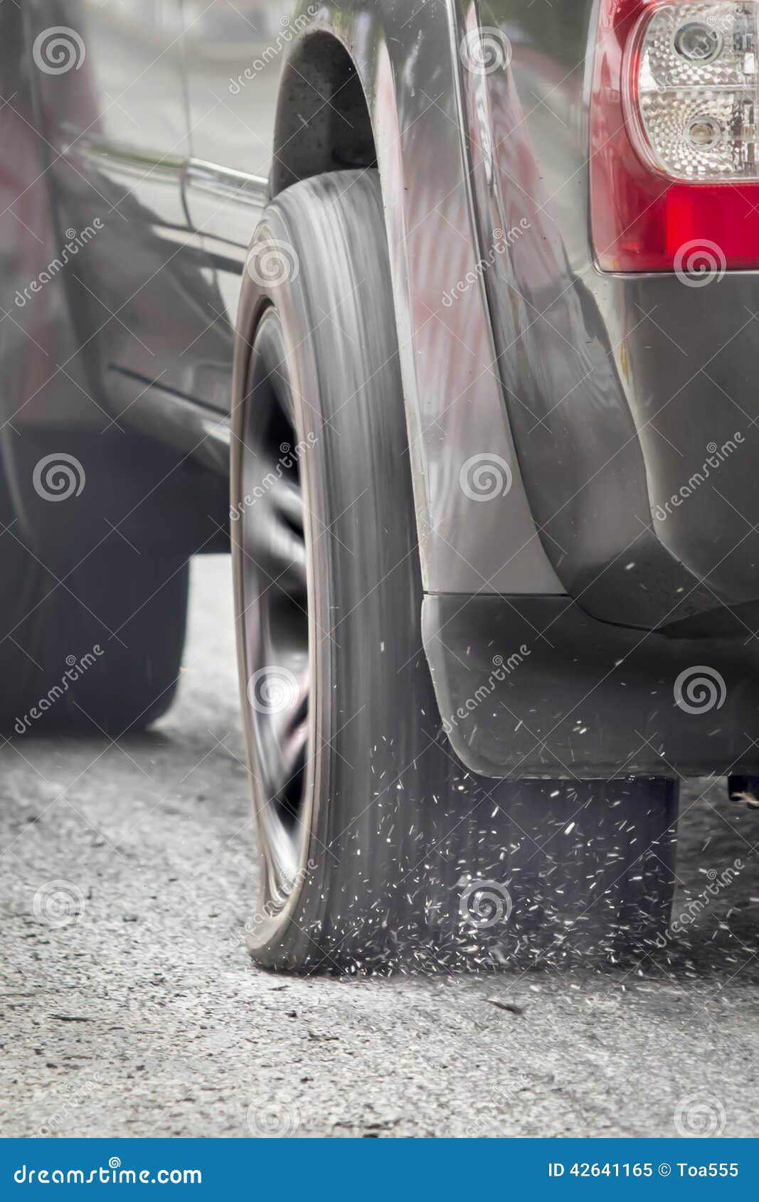 Wallpaper #OuquVZMBlwTYPL18rA5u164 SUV Car Run on Flat Tire Stock Image Image of Black 42641165