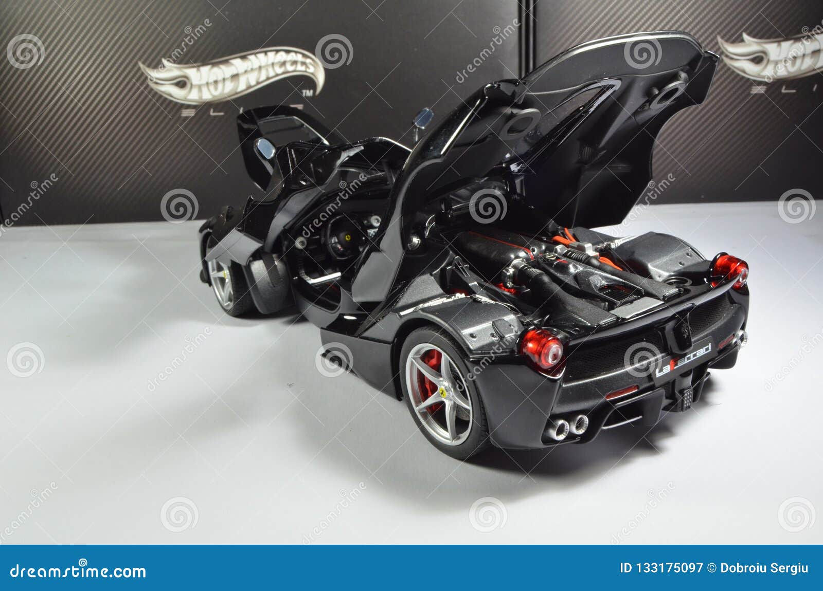Wallpaper #1jEZNpMB5zzyi_yYUlim30 Ferrari Laferrari 118 Hotwheels Elite Editorial Photography Image of