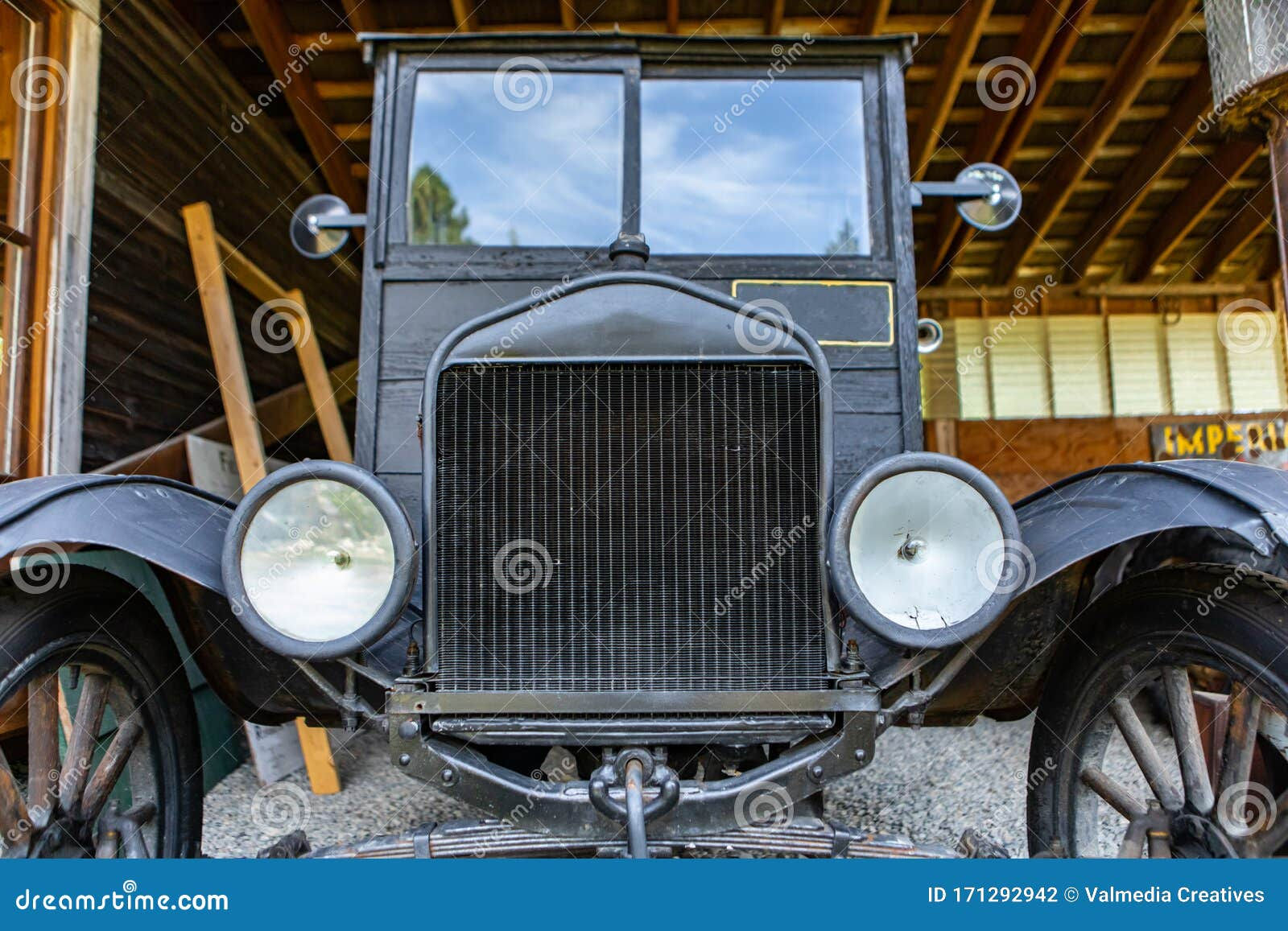 Wallpaper #pu8_S5MBMN-XEVvVRzrU76 Front View of Antique Vintage Car Editorial Photography Image of