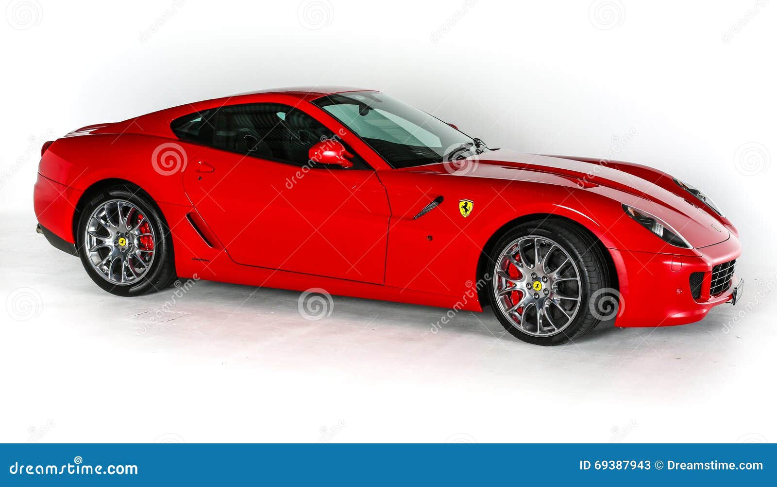 Wallpaper #zGi8HJMBSpphPi3-3yOo67 Ferrari 599 Gtb Fiorano V12 Super Car Isolated White Background Studio