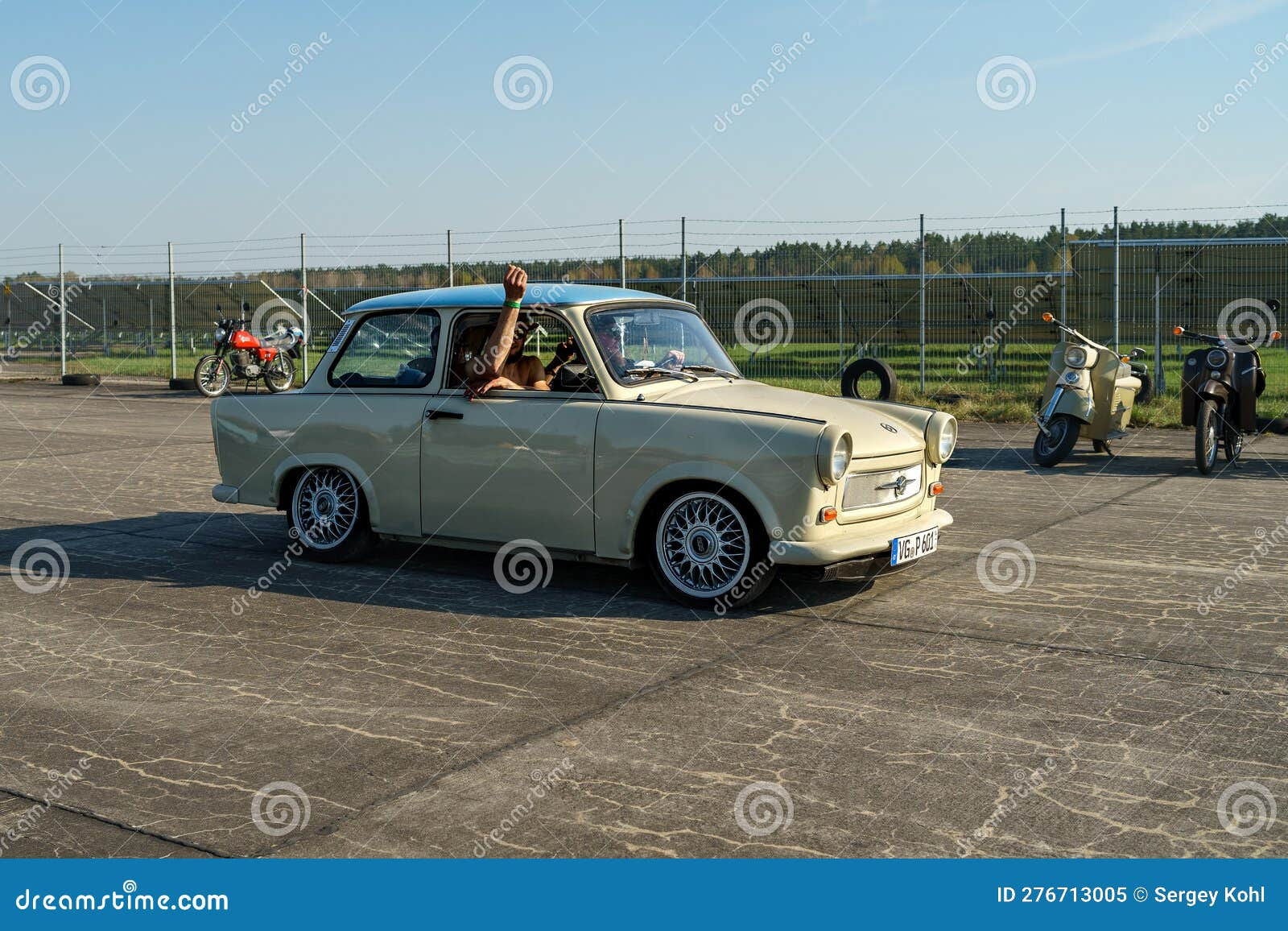 Wallpaper #fGf4CZMBSpphPi3-s9Lh142 Compact Car Trabant P50 Editorial Image Image of Technology 276713005