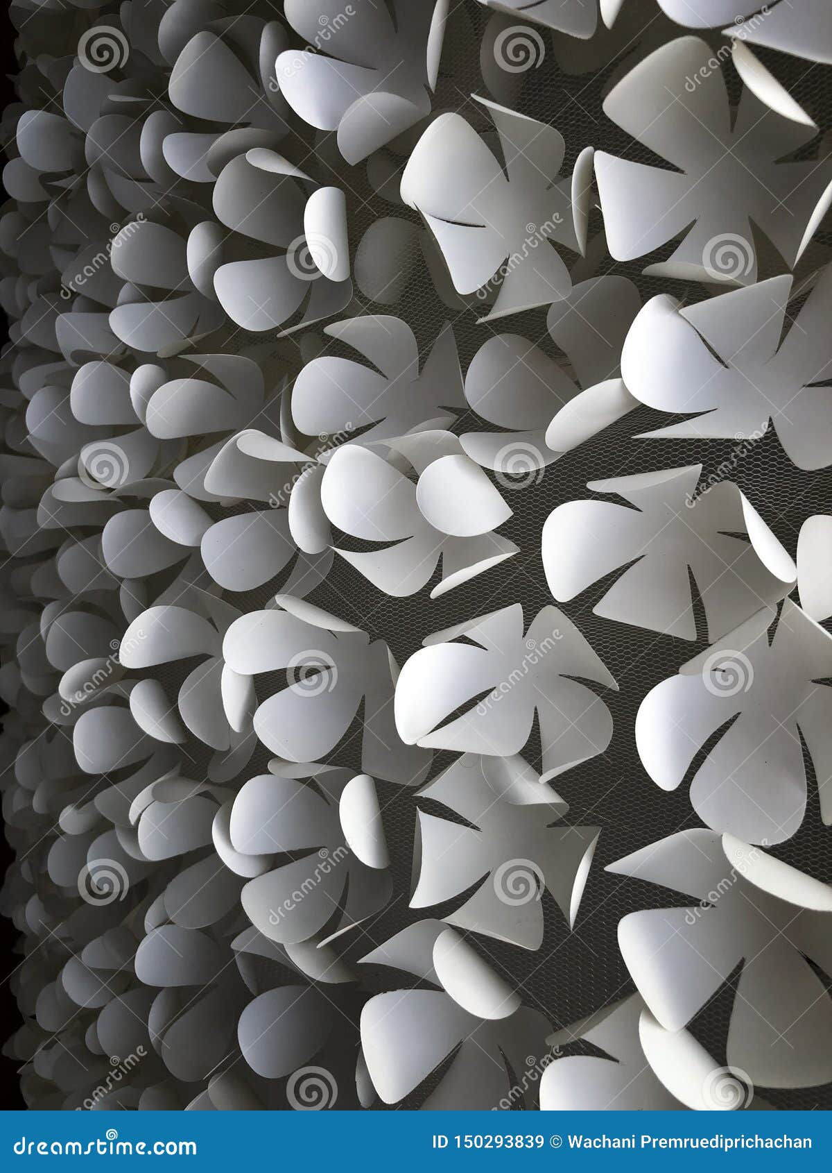 Wallpaper #vWhnF5MBSpphPi3-Og4v69 Flowers Made of Paper Are Handicrafts Decorative Crafts on the Walls