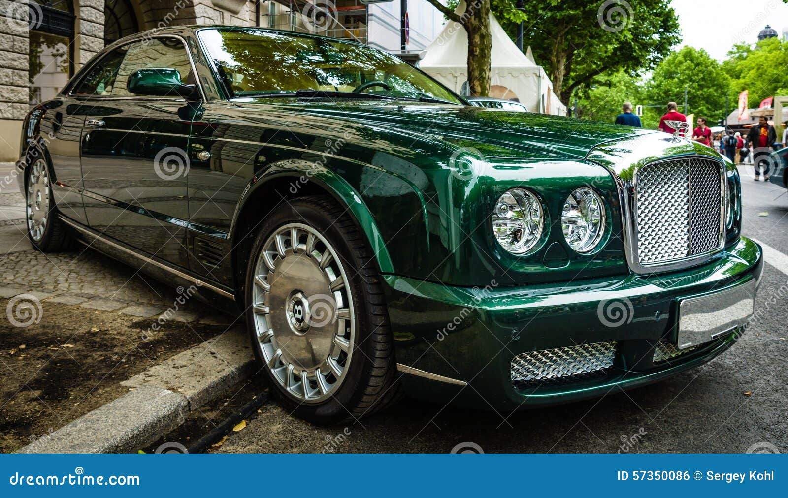 Wallpaper #W0CcMJMBJhL2WPba7cI2293 Full Size Luxury Car Bentley Brooklands 2008 Editorial Photo Image