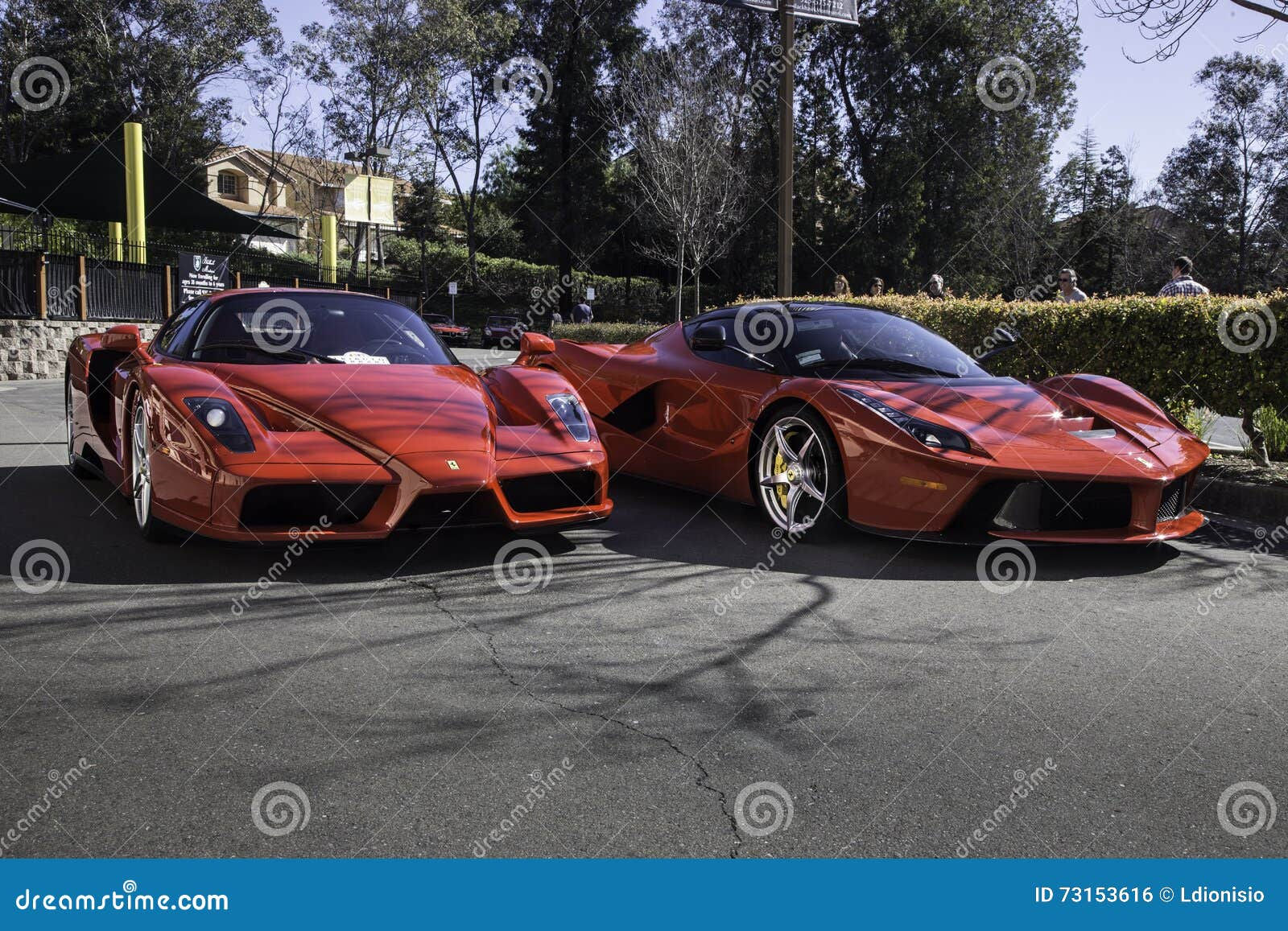 Wallpaper #ePTLOZMBKFX8bn3rZ3fq12 Ferrari Enzo Y Laferrari En Blackhawk Foto Editorial Imagen De