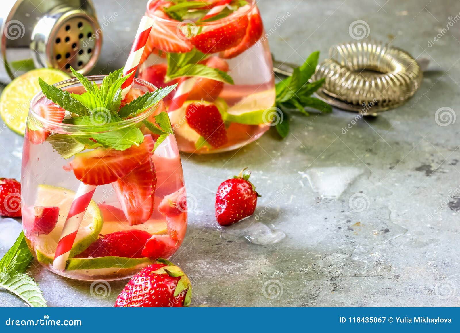 Wallpaper #4WcM6pIBSpphPi3-bkQ1153 Fresh Lemonade with Strawberries Lime and Mint on a Wooden Background