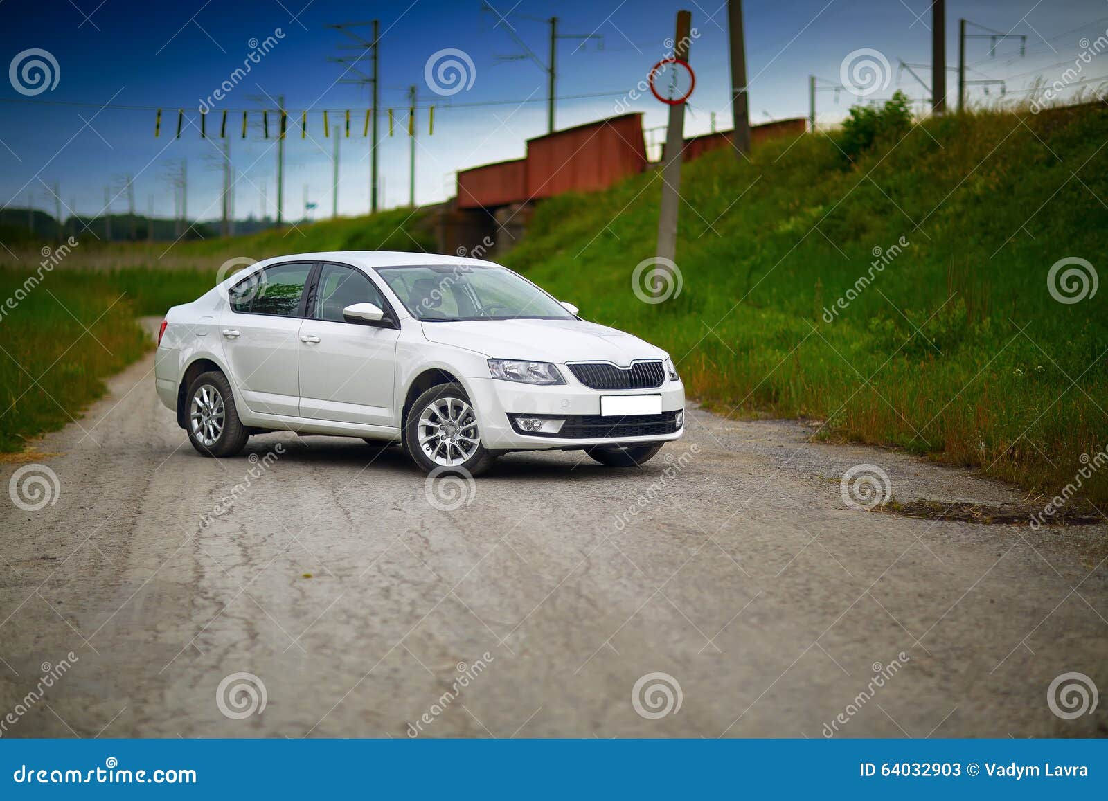 Wallpaper #kWidIpMBSpphPi3-uDN465 Front Side View of a Car Stock Photo Image 64032903