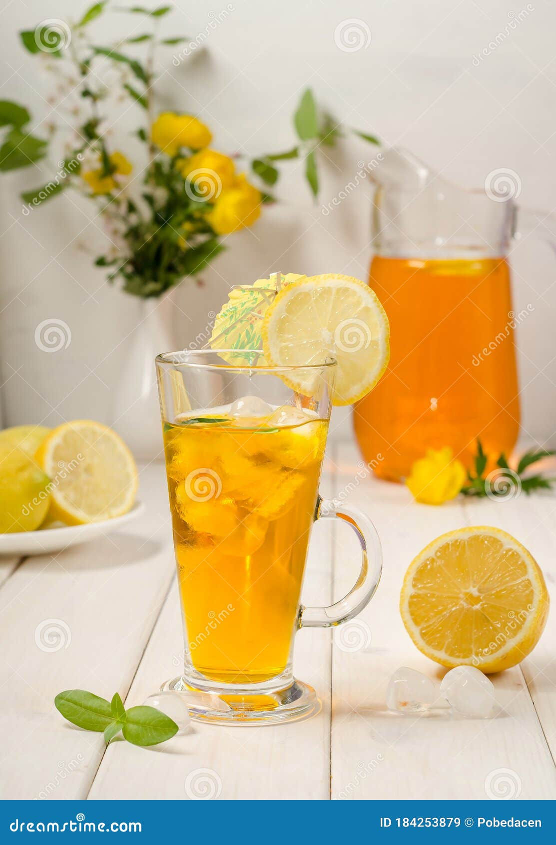 Wallpaper #4WcM6pIBSpphPi3-bkQ1269 Lemonade in a Tall Glass with Ice a Slice of Lemon and Mint on a White