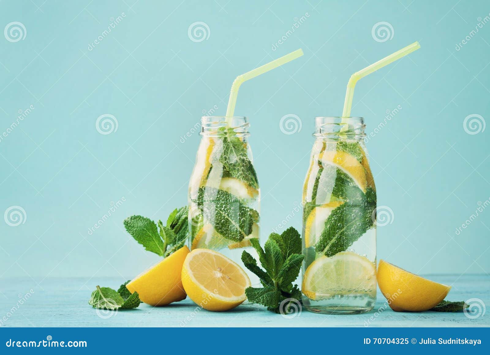 Wallpaper #GGfpAZMBSpphPi3-Wa1b16 Lemonade Drink of Soda Water Lemon and Mint in Jar on Turquoise