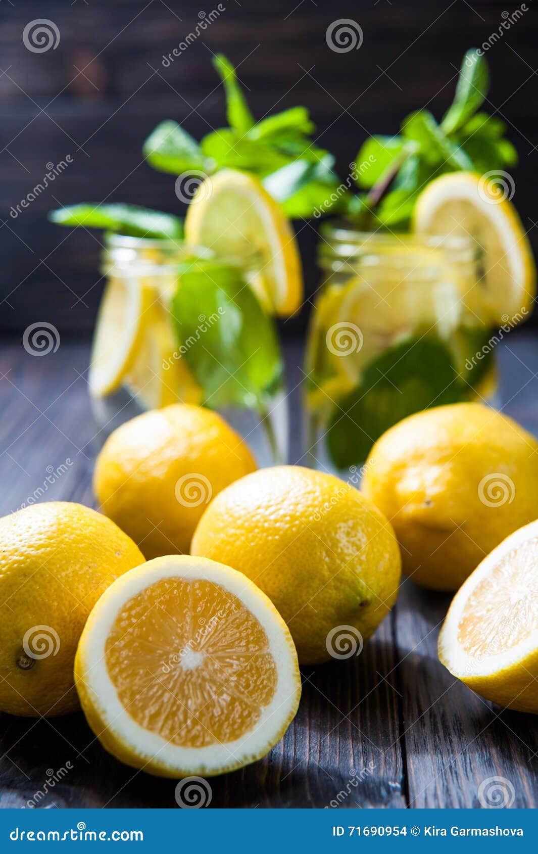 Wallpaper #GGfpAZMBSpphPi3-Wa1b237 Lemons on a Dark Wooden Table Lemonade Background Selective Focus