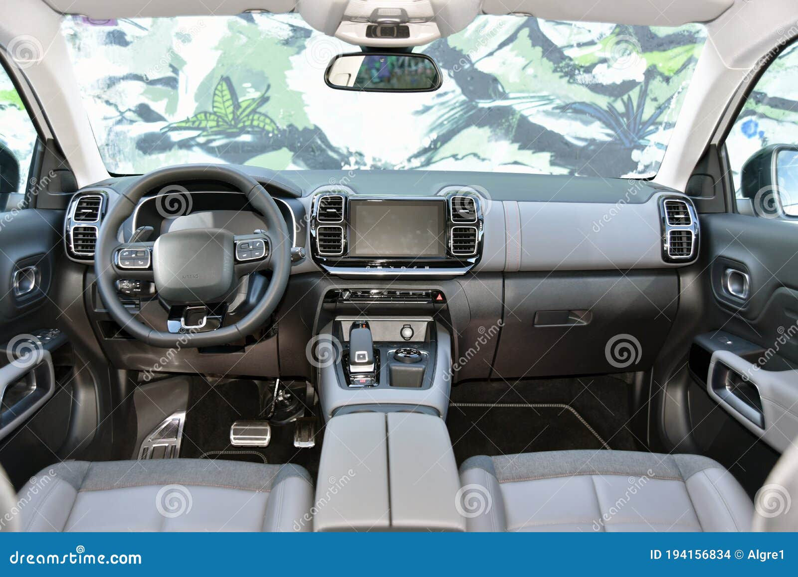 Wallpaper #VuoBU5MBlwTYPL18ogqa243 Dashboard of a Modern SUV Interior of a Modern SUV Stock Photo