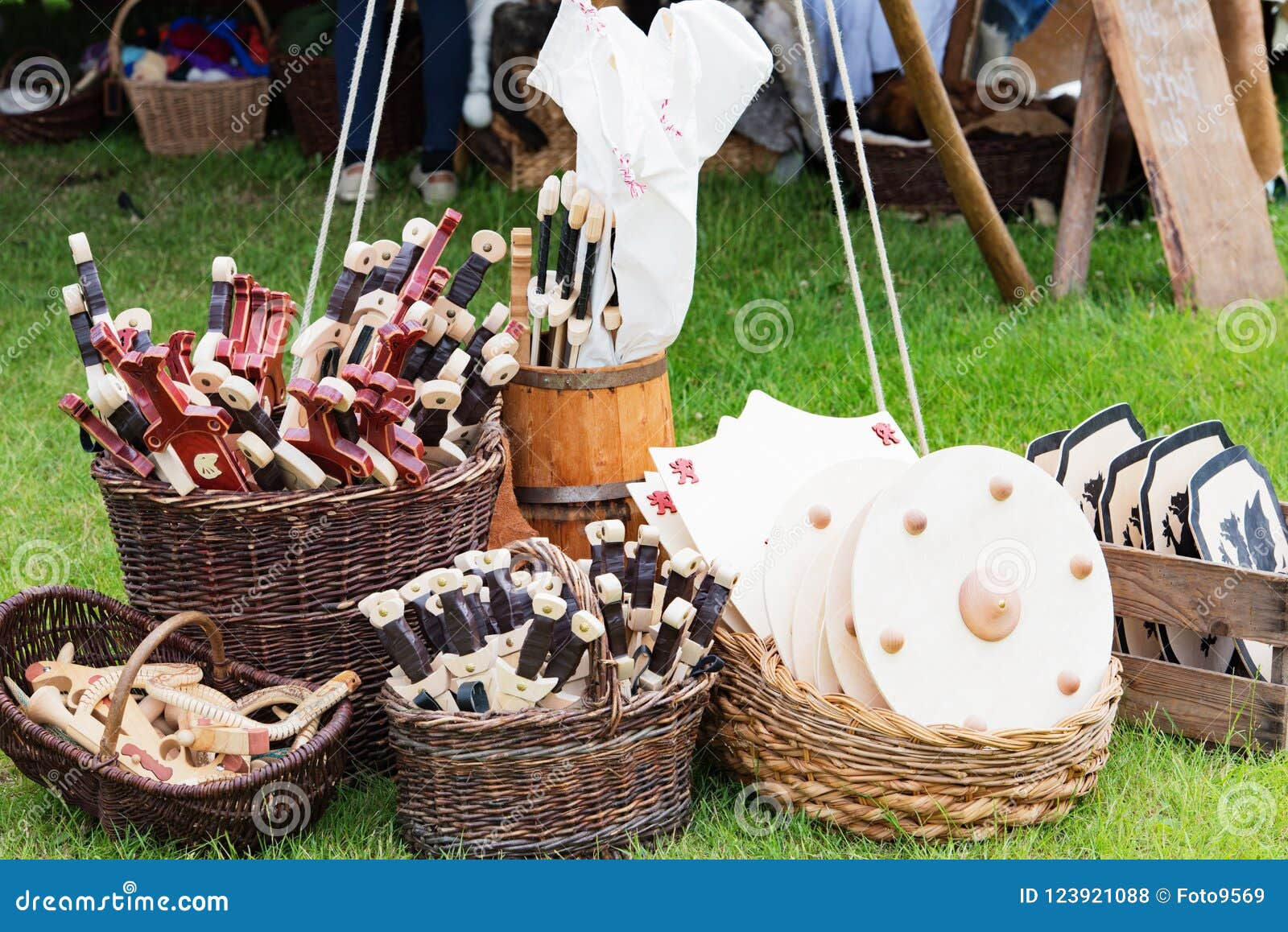 Wallpaper #BTHJNZMB5zzyi_yYWVja276 Dealers Stand and Medieval Fans on a Medieval Festival Stock Photo