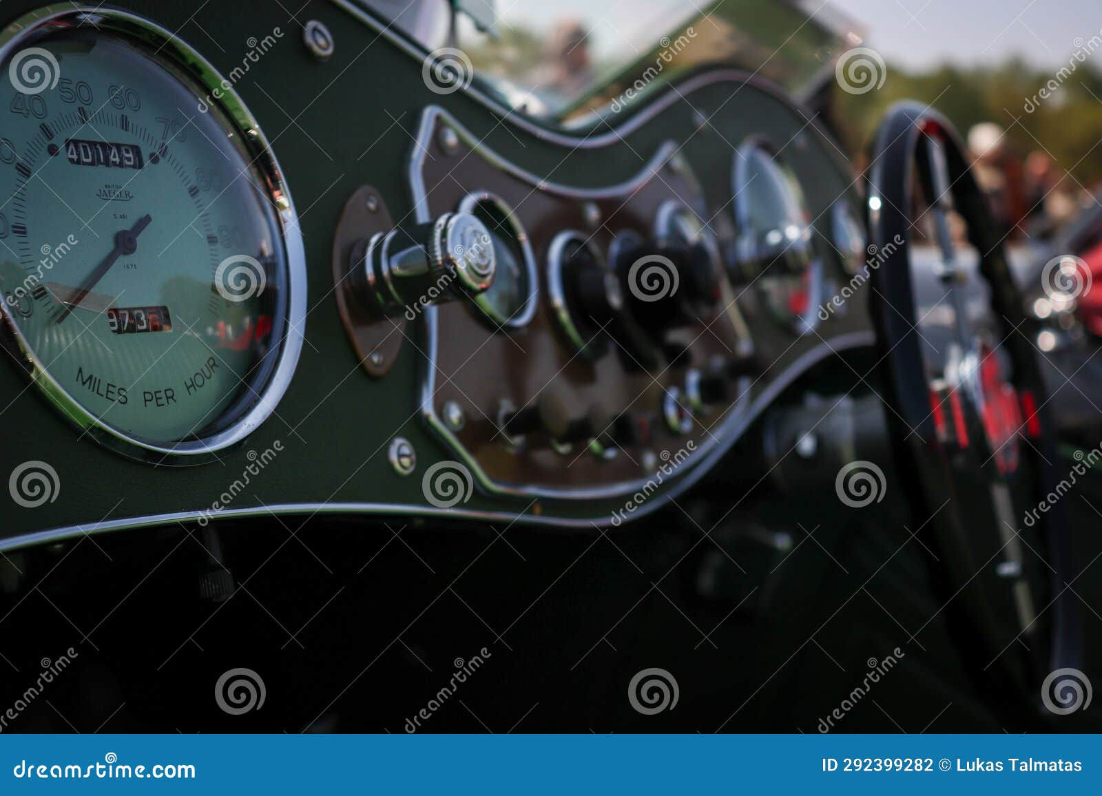 Wallpaper #ugNJZpMBpyOg8YnEf9pd272 Dashboard View of a Vintage Old School Car Editorial Photography