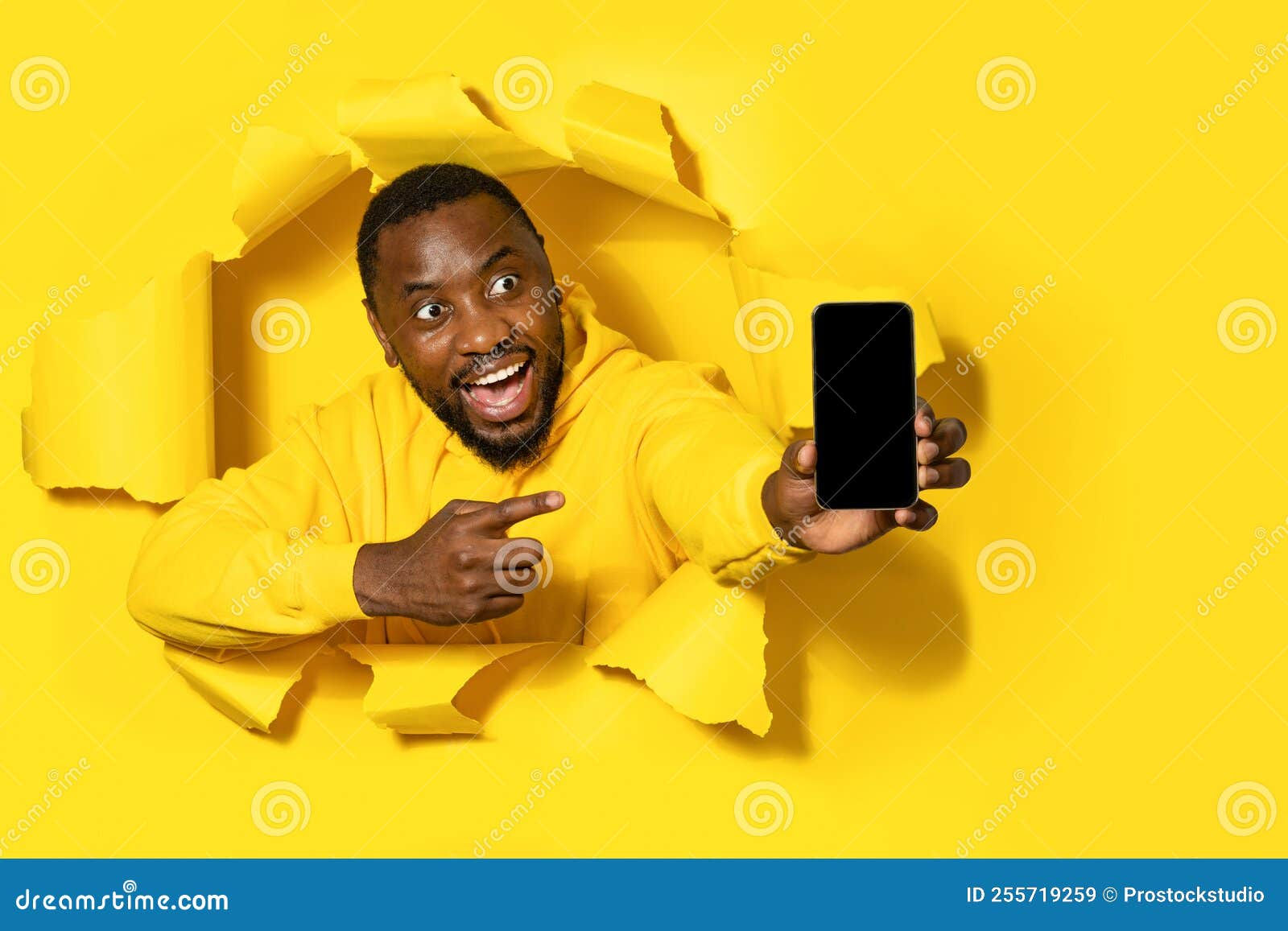 Wallpaper #IWf6_JIBSpphPi3-lZoB381 Excited Black Man Showing Cellphone with Blank Screen and Pointing at