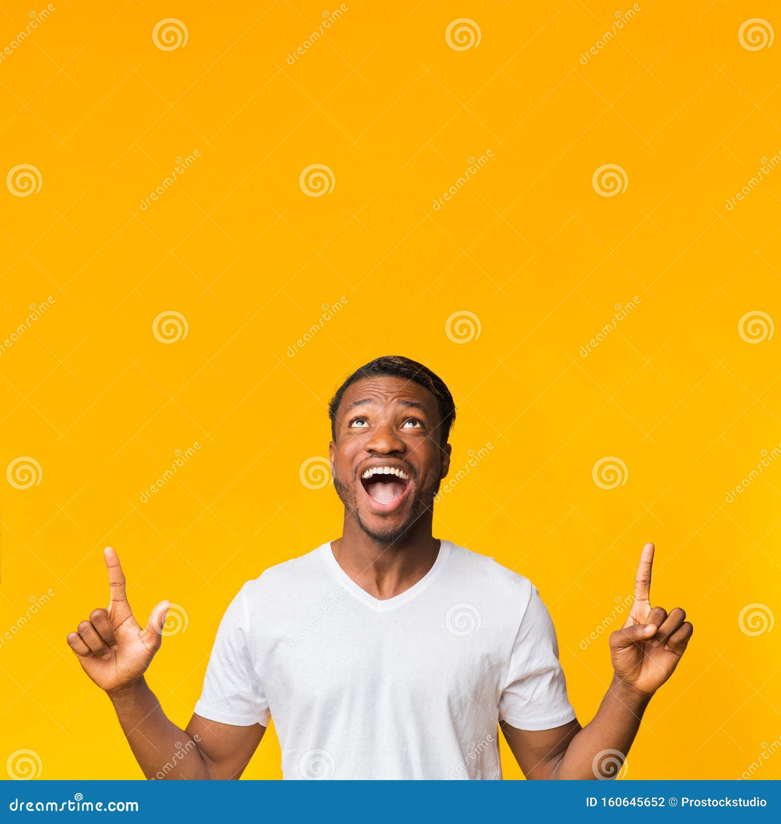 Wallpaper #IWf6_JIBSpphPi3-lZoB49 Excited Black Guy Pointing Fingers Up Standing Over Yellow Background